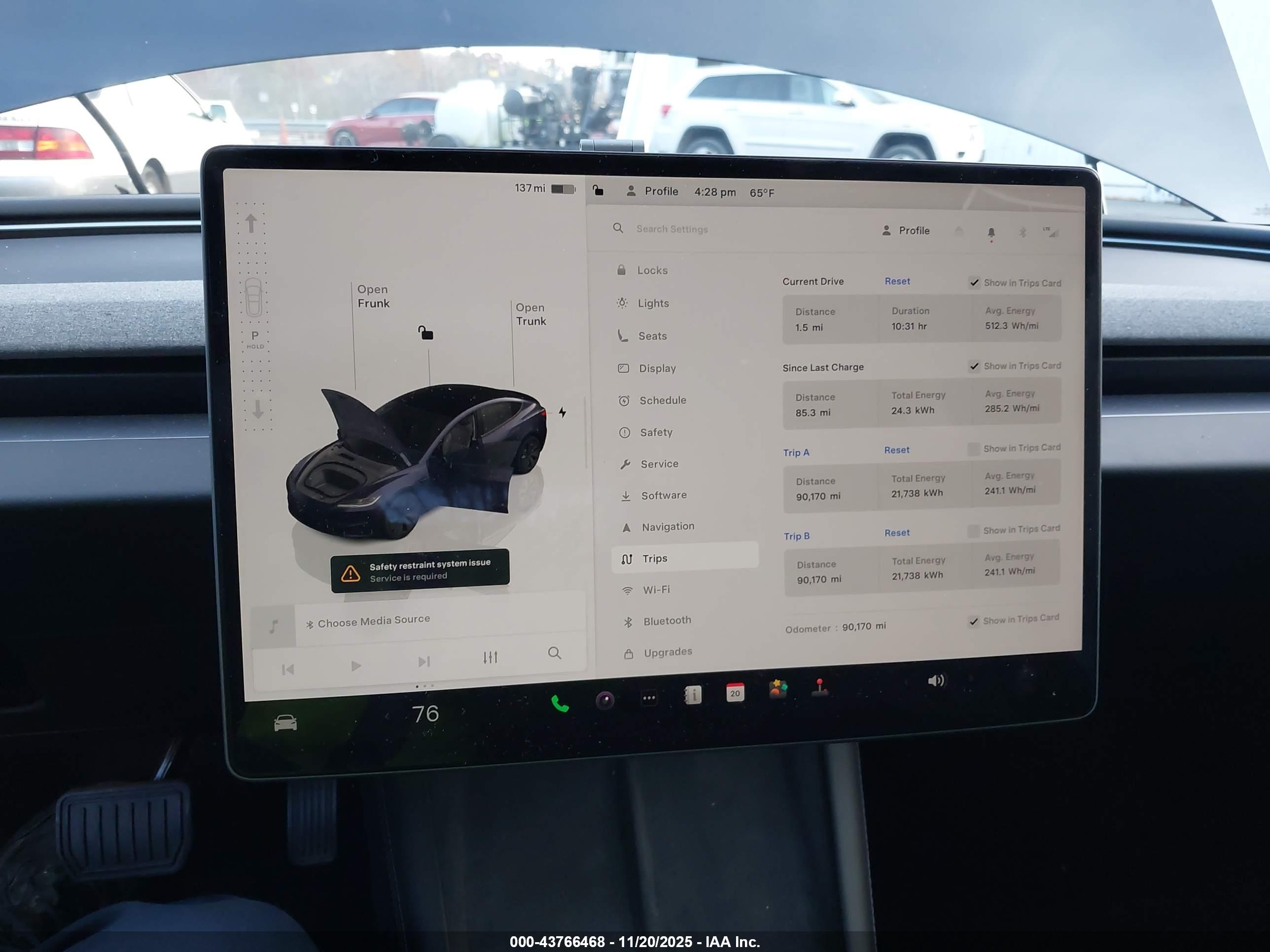 TESLA MODEL image 7