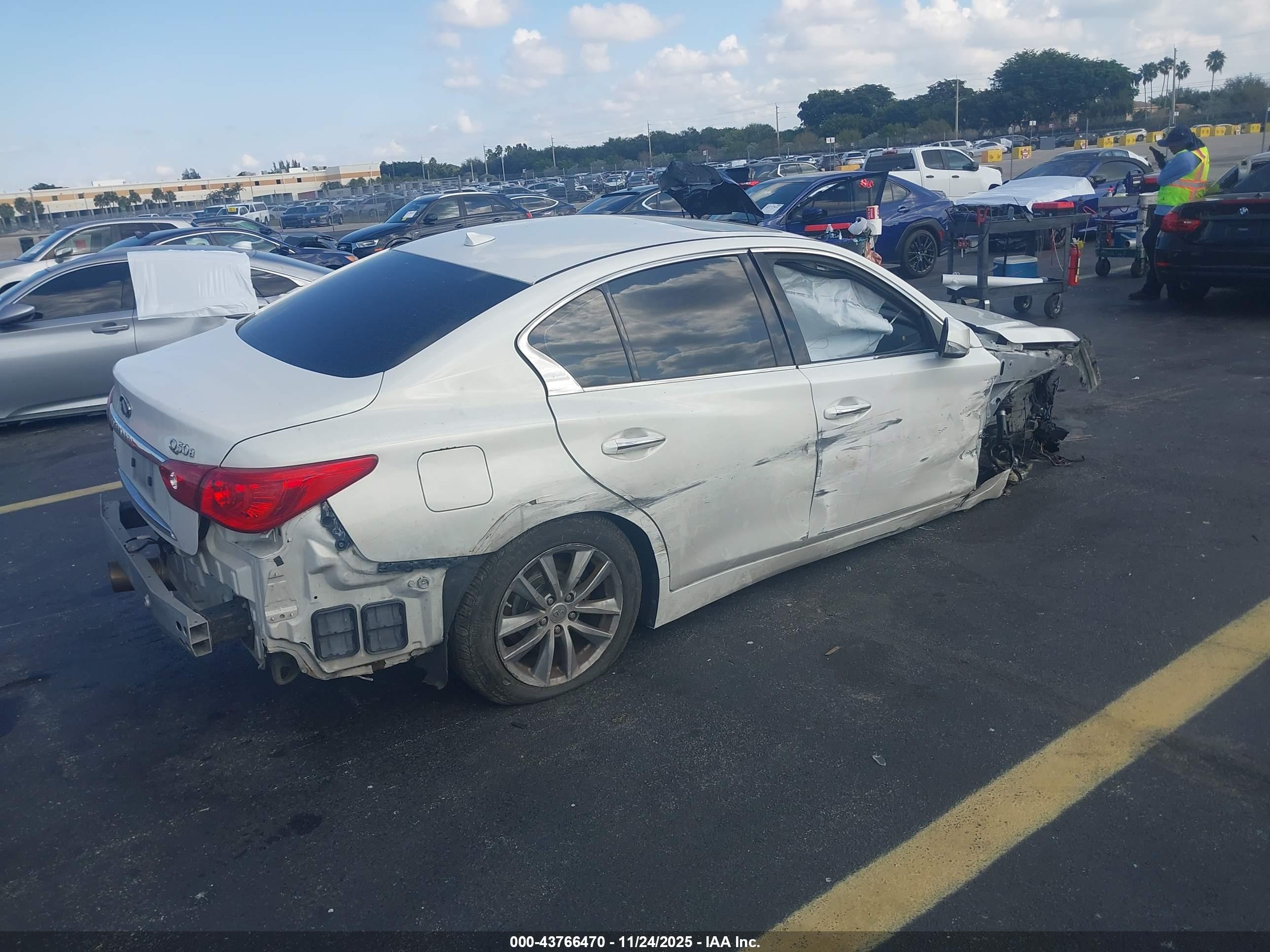 INFINITI Q50 image 4
