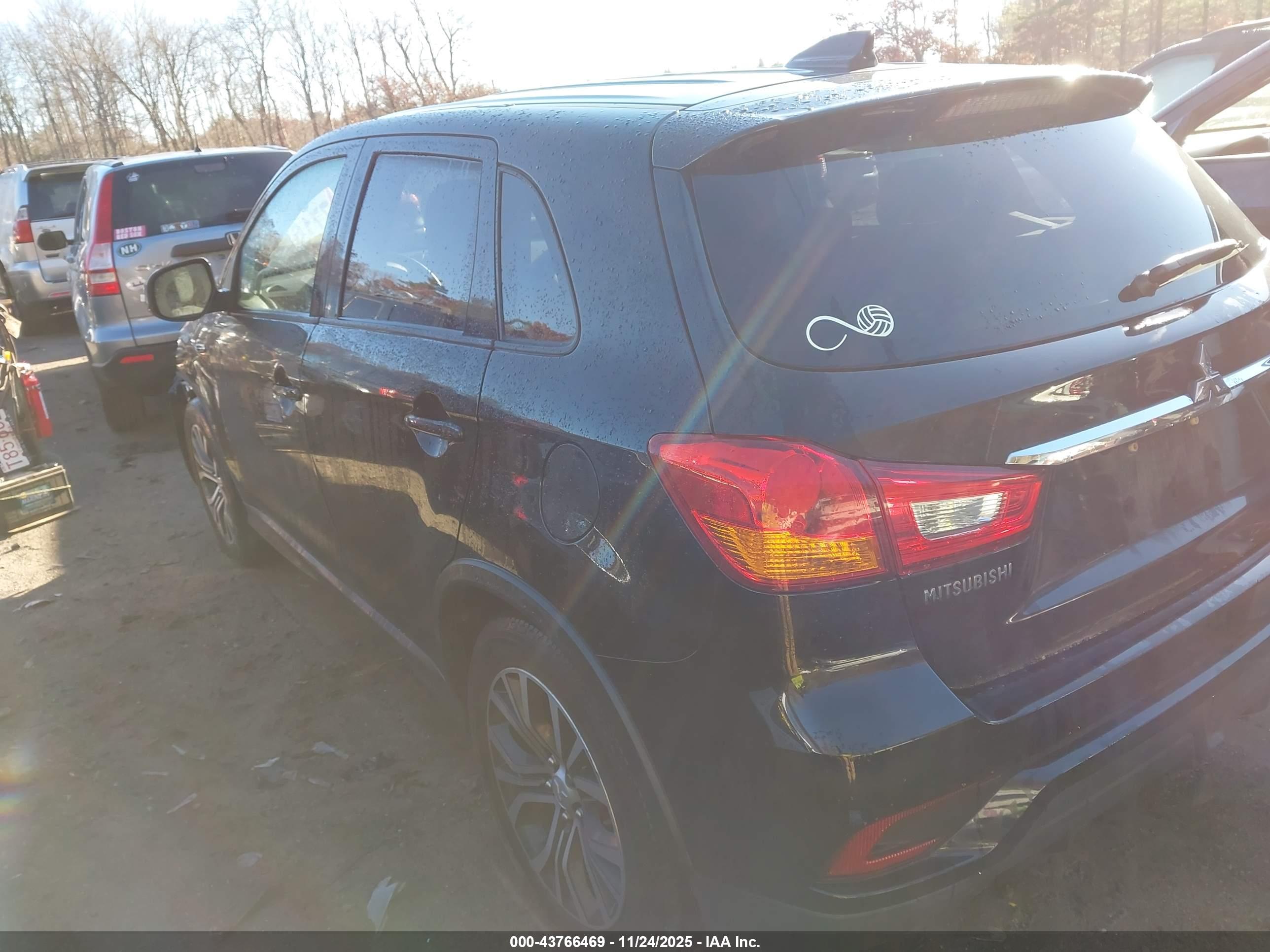 MITSUBISHI OUTLANDER image 3