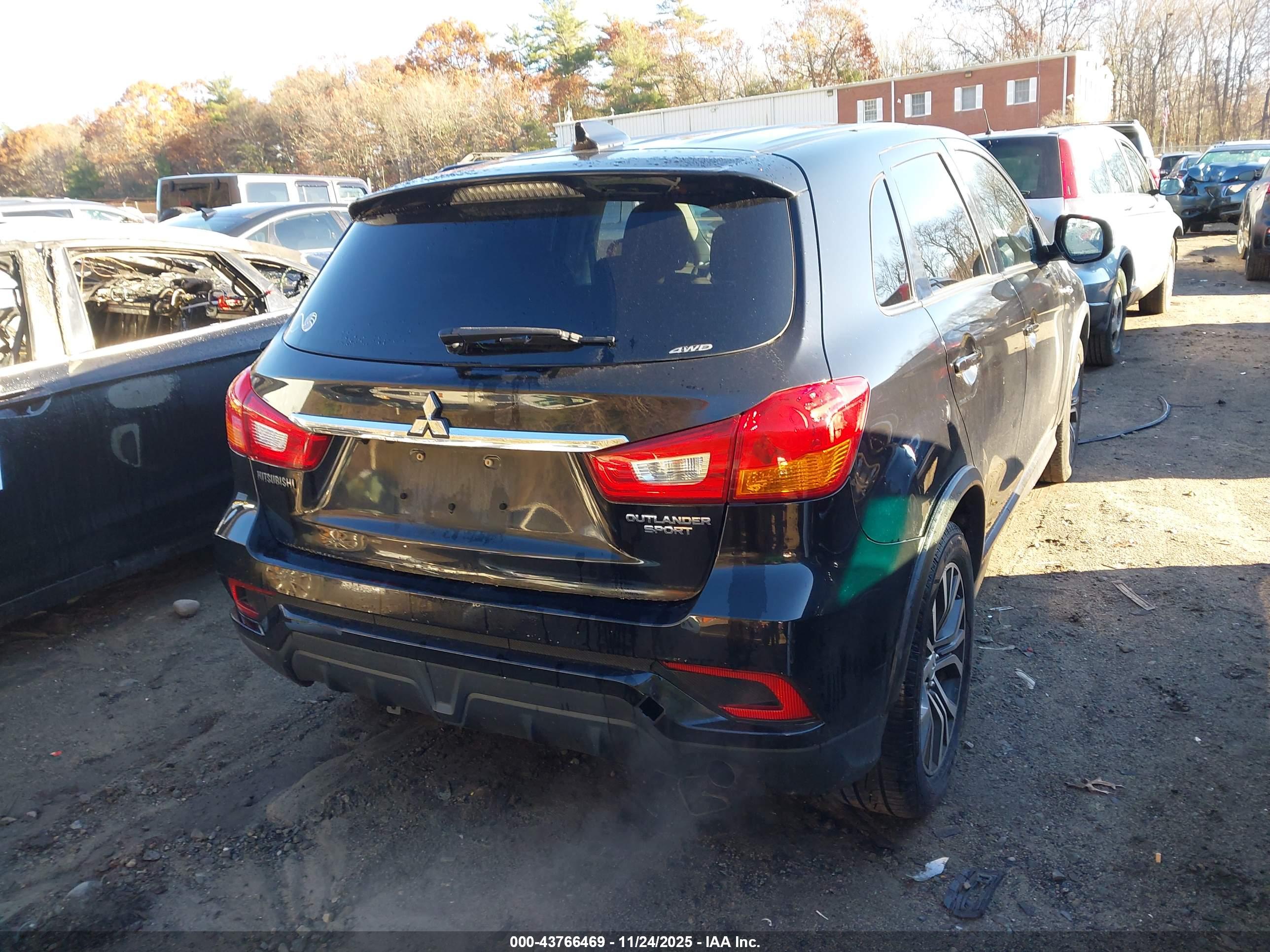 MITSUBISHI OUTLANDER image 4