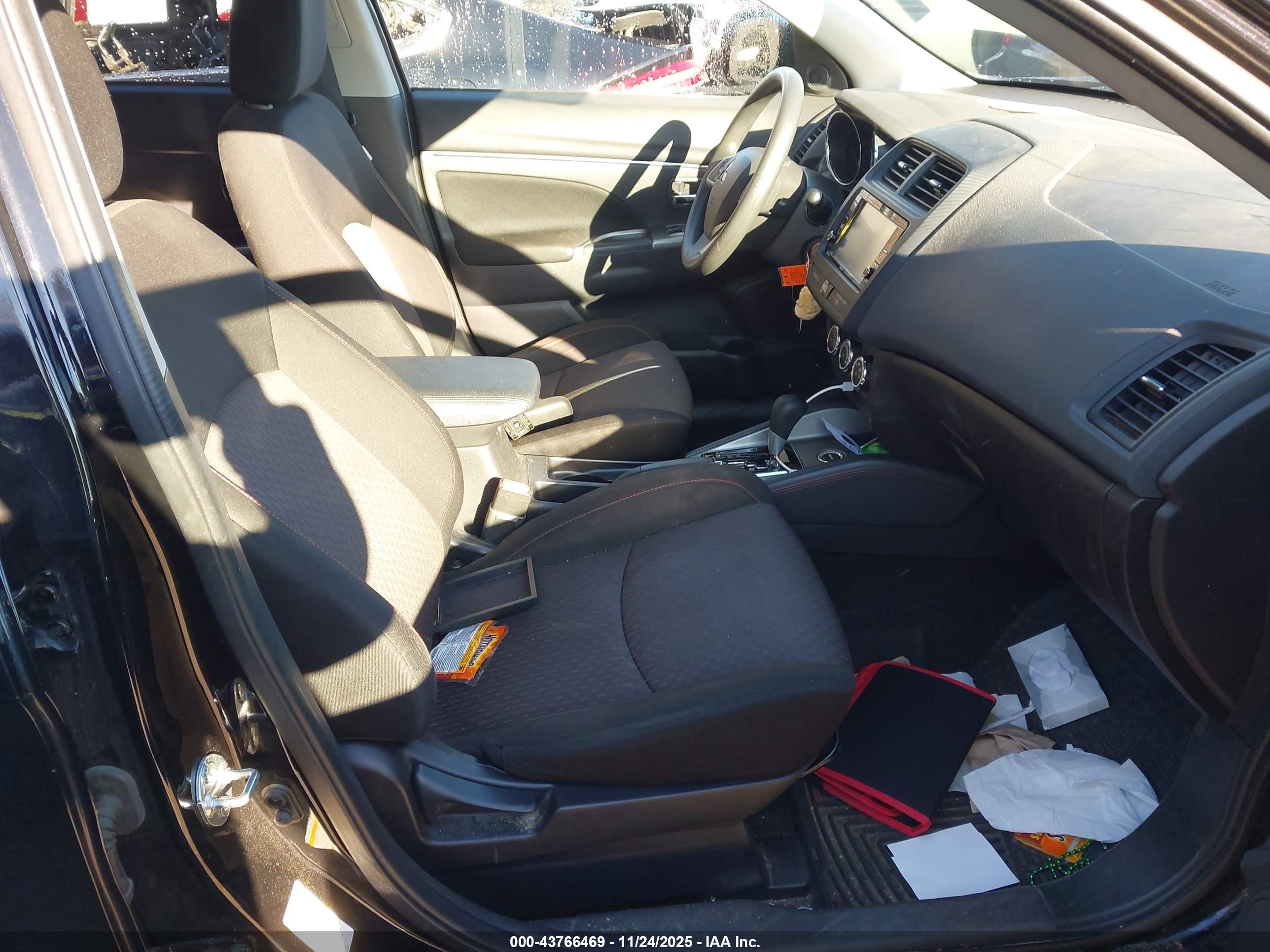 MITSUBISHI OUTLANDER image 5
