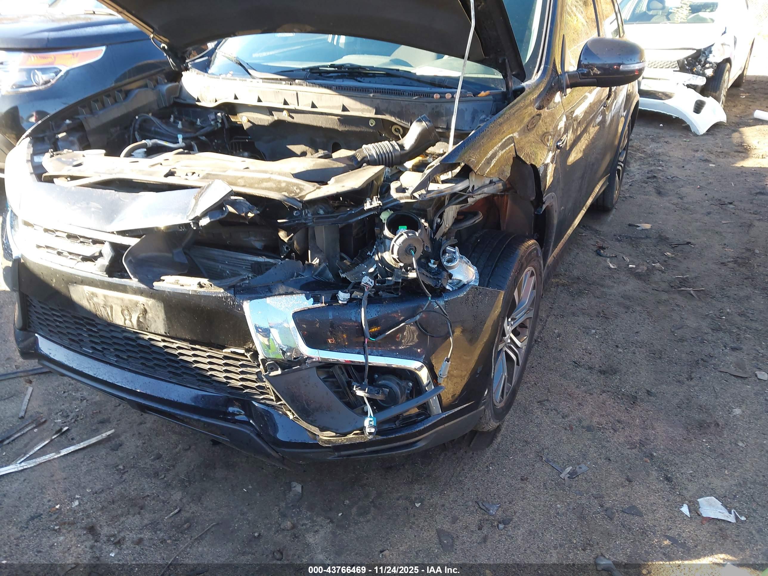 MITSUBISHI OUTLANDER image 6
