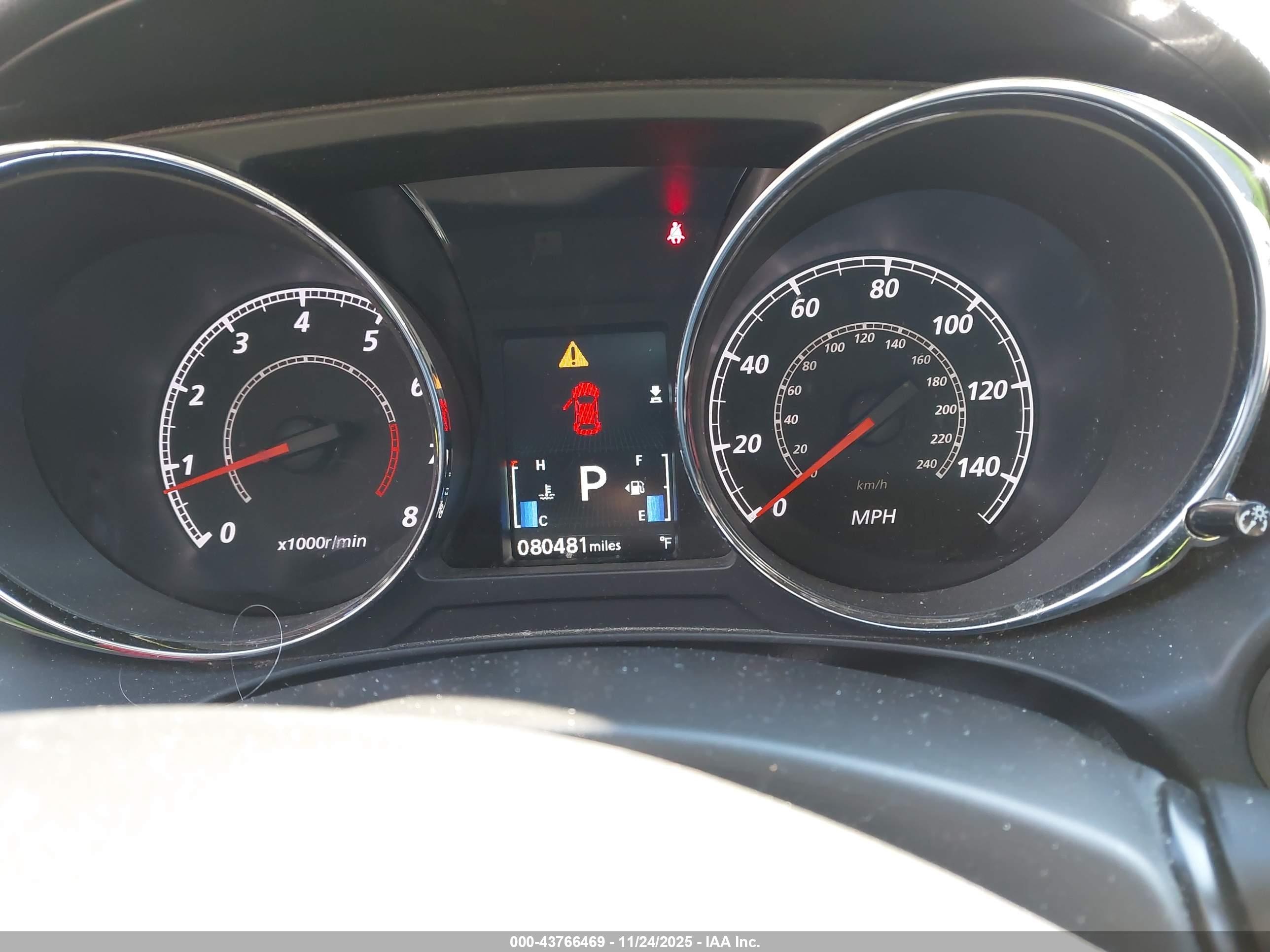 MITSUBISHI OUTLANDER image 7