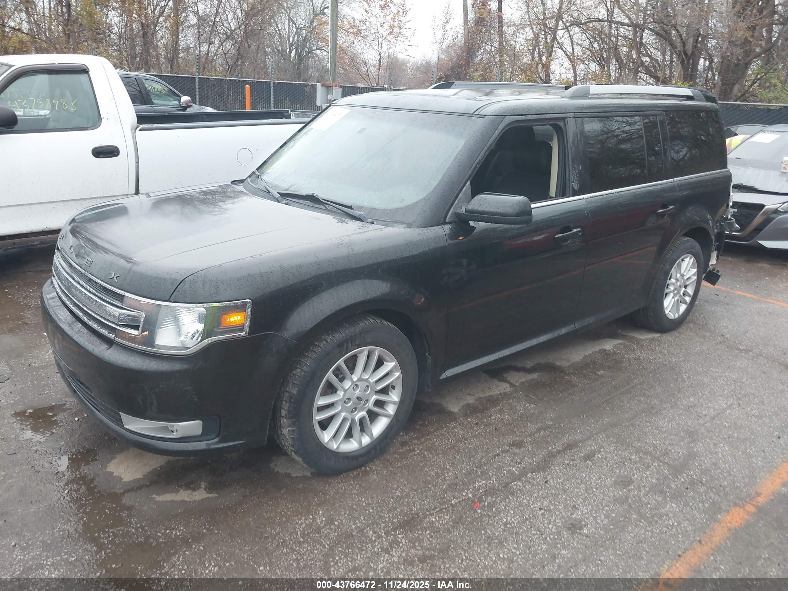 FORD FLEX image 2