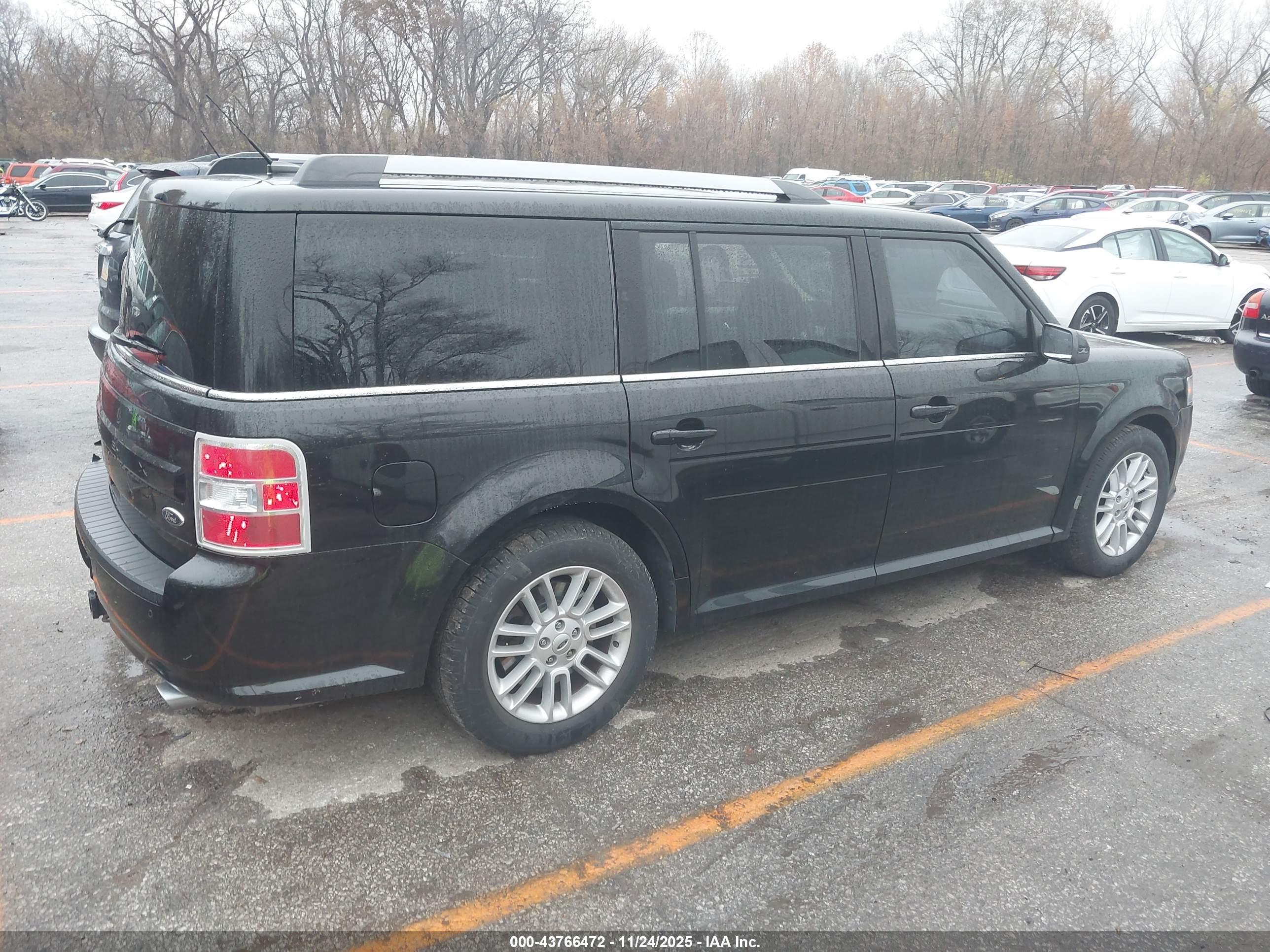 FORD FLEX image 4