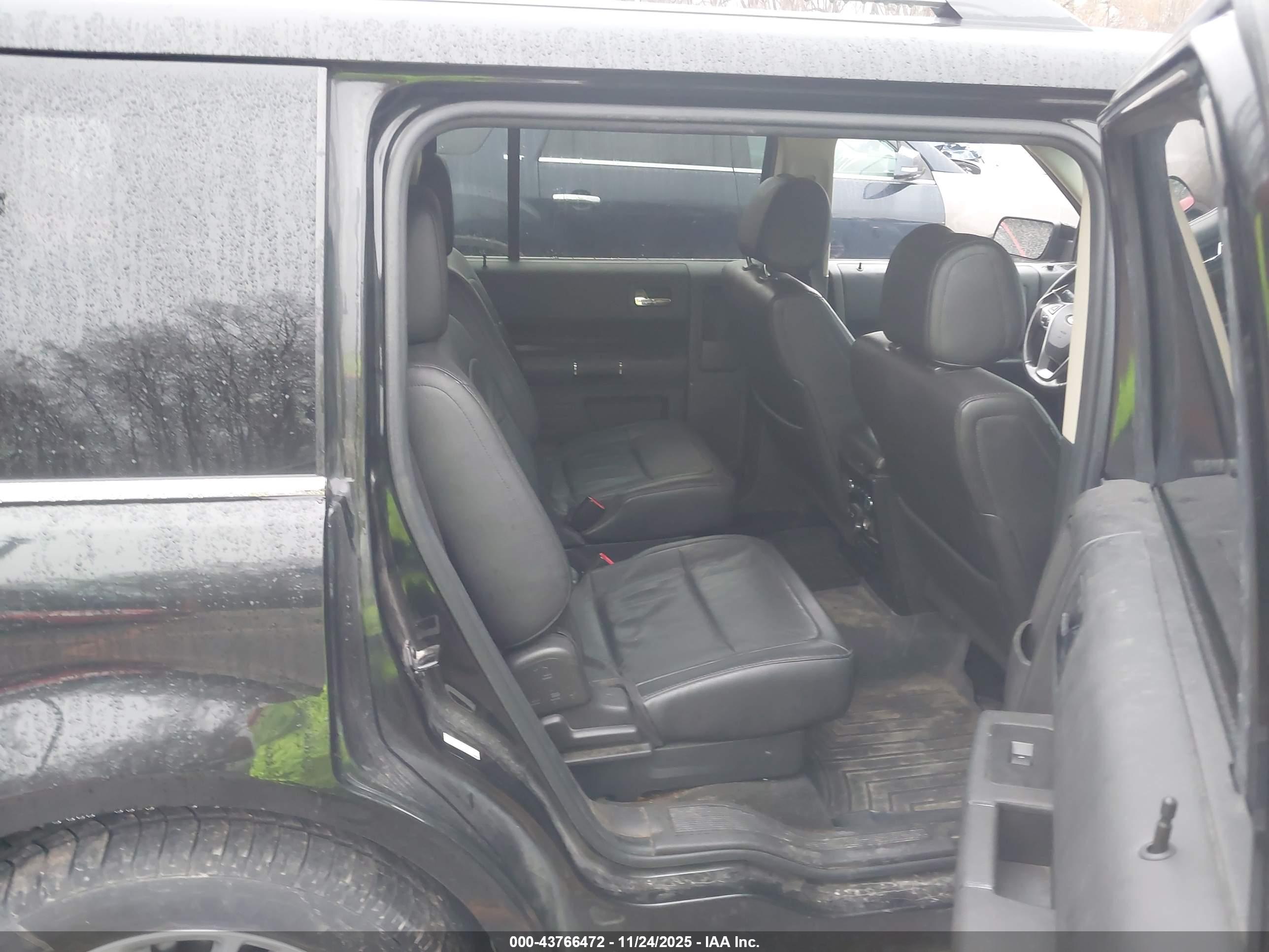 FORD FLEX image 8