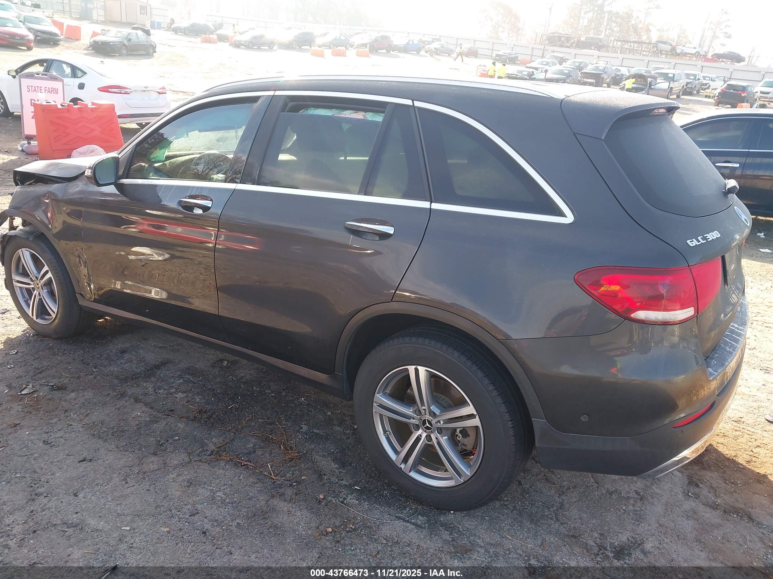 MERCEDES-BENZ GLC image 3