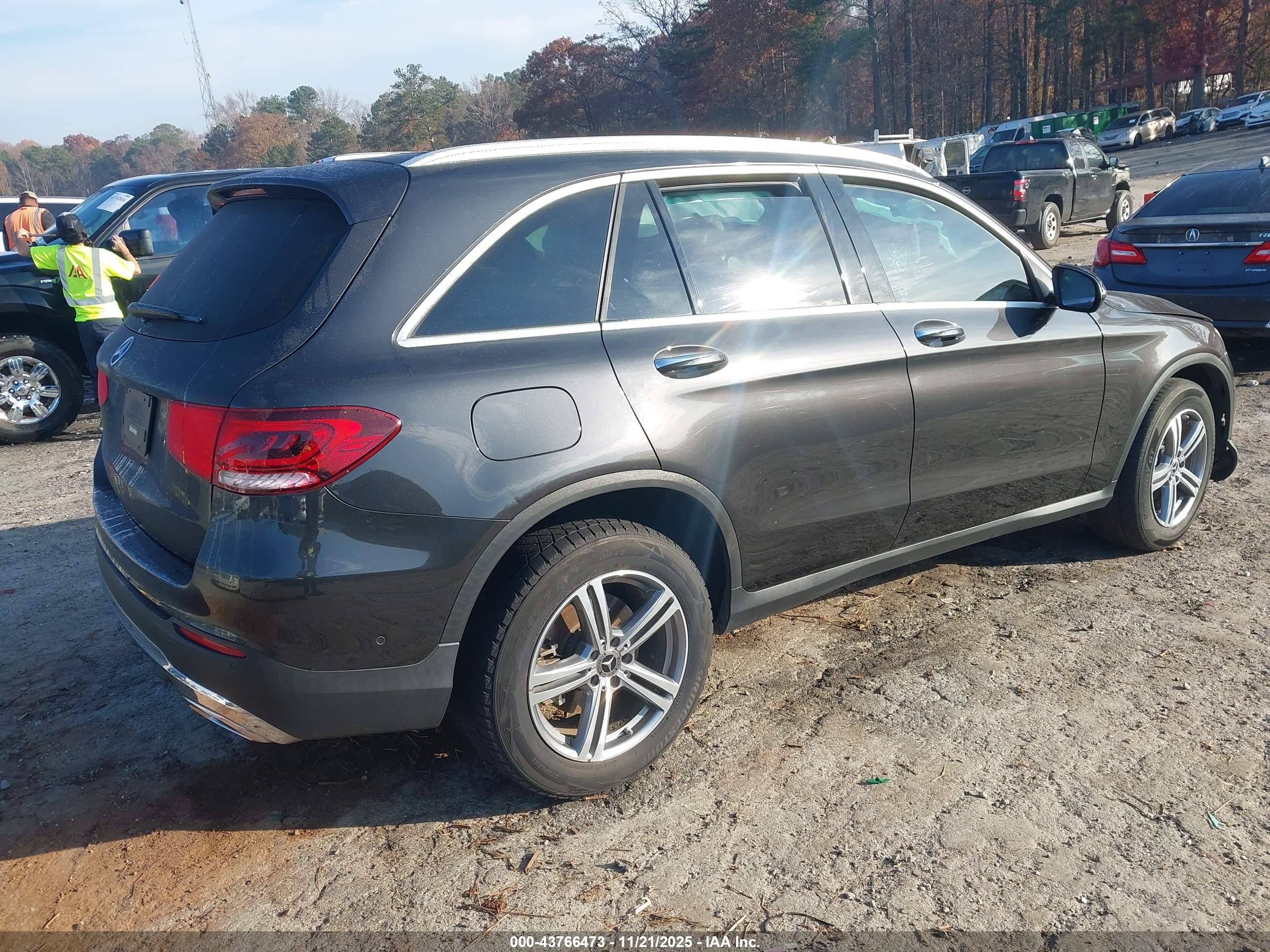 MERCEDES-BENZ GLC image 4