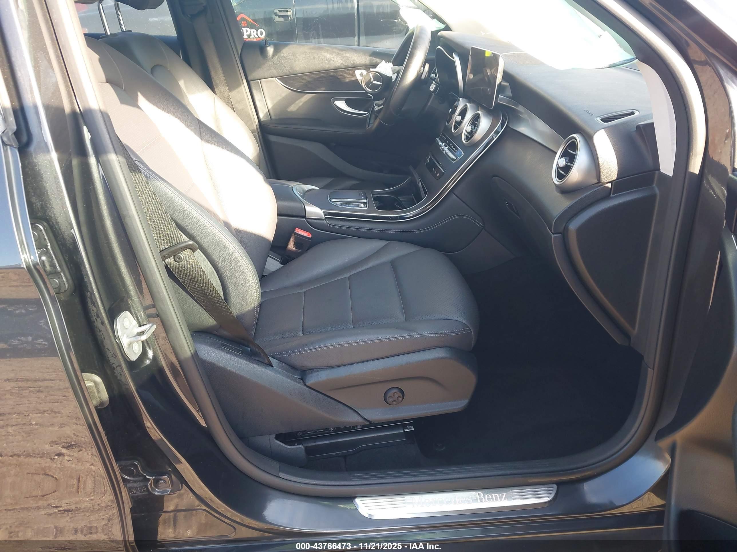 MERCEDES-BENZ GLC image 5