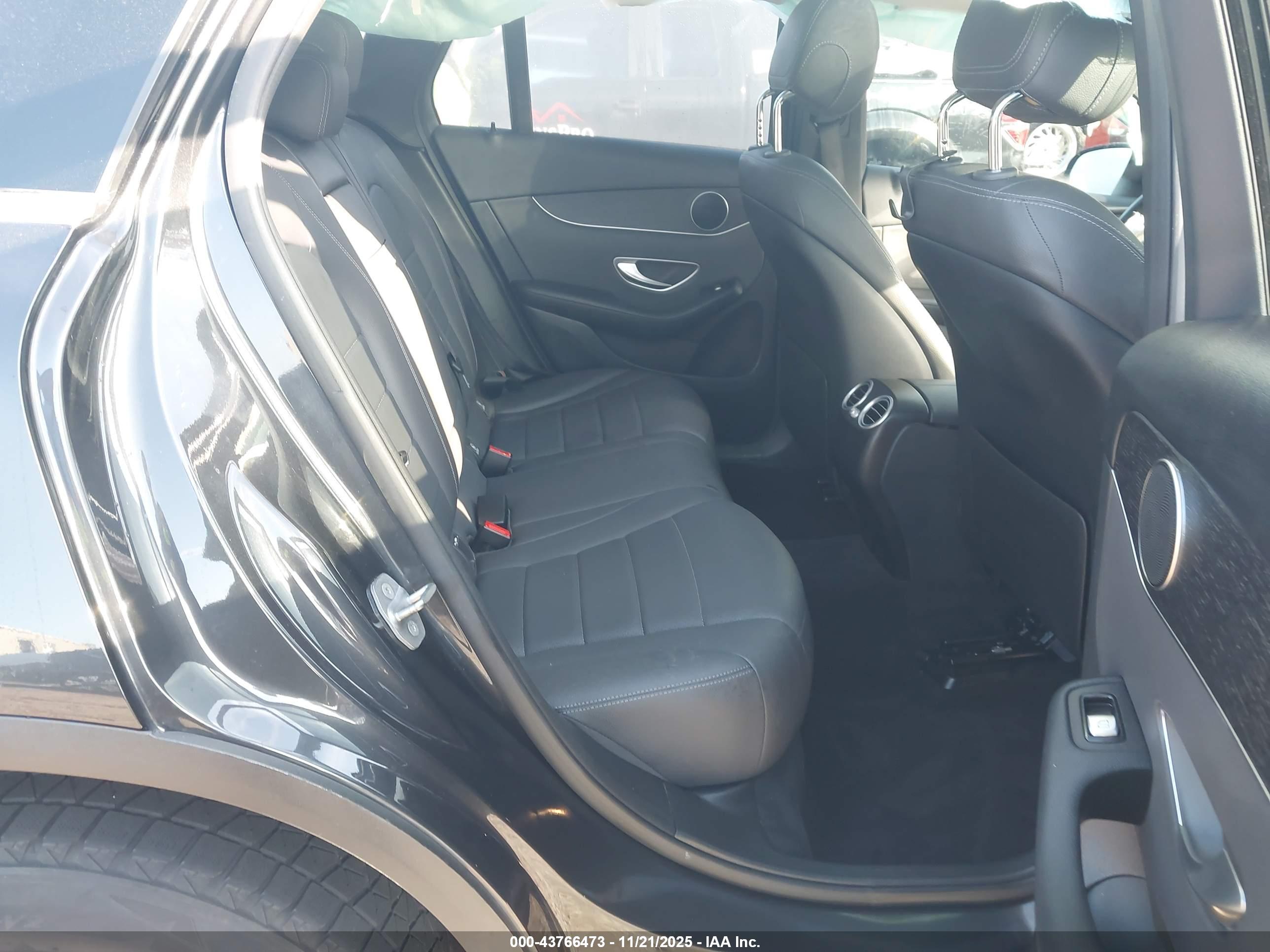 MERCEDES-BENZ GLC image 8