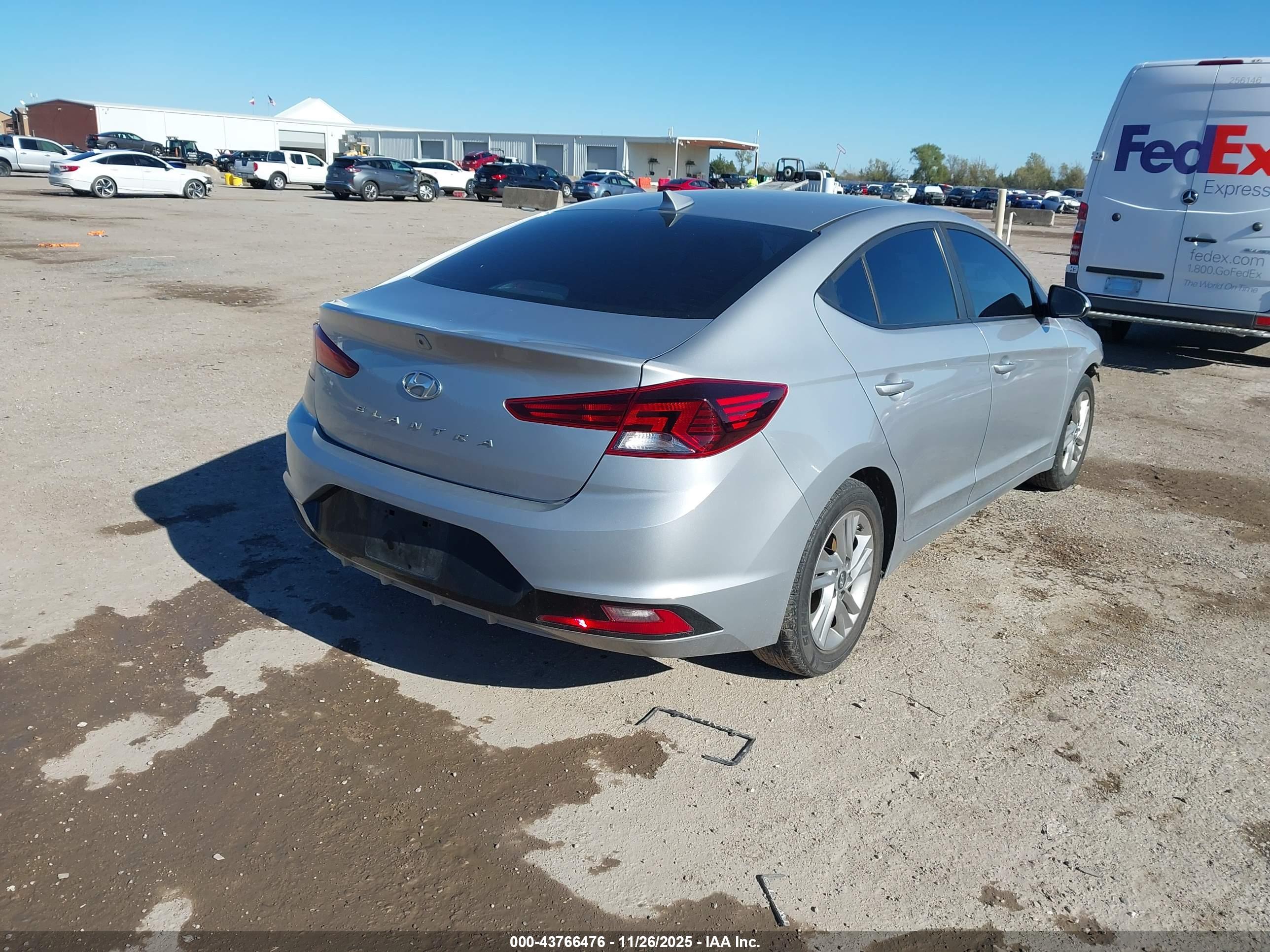 HYUNDAI ELANTRA image 4