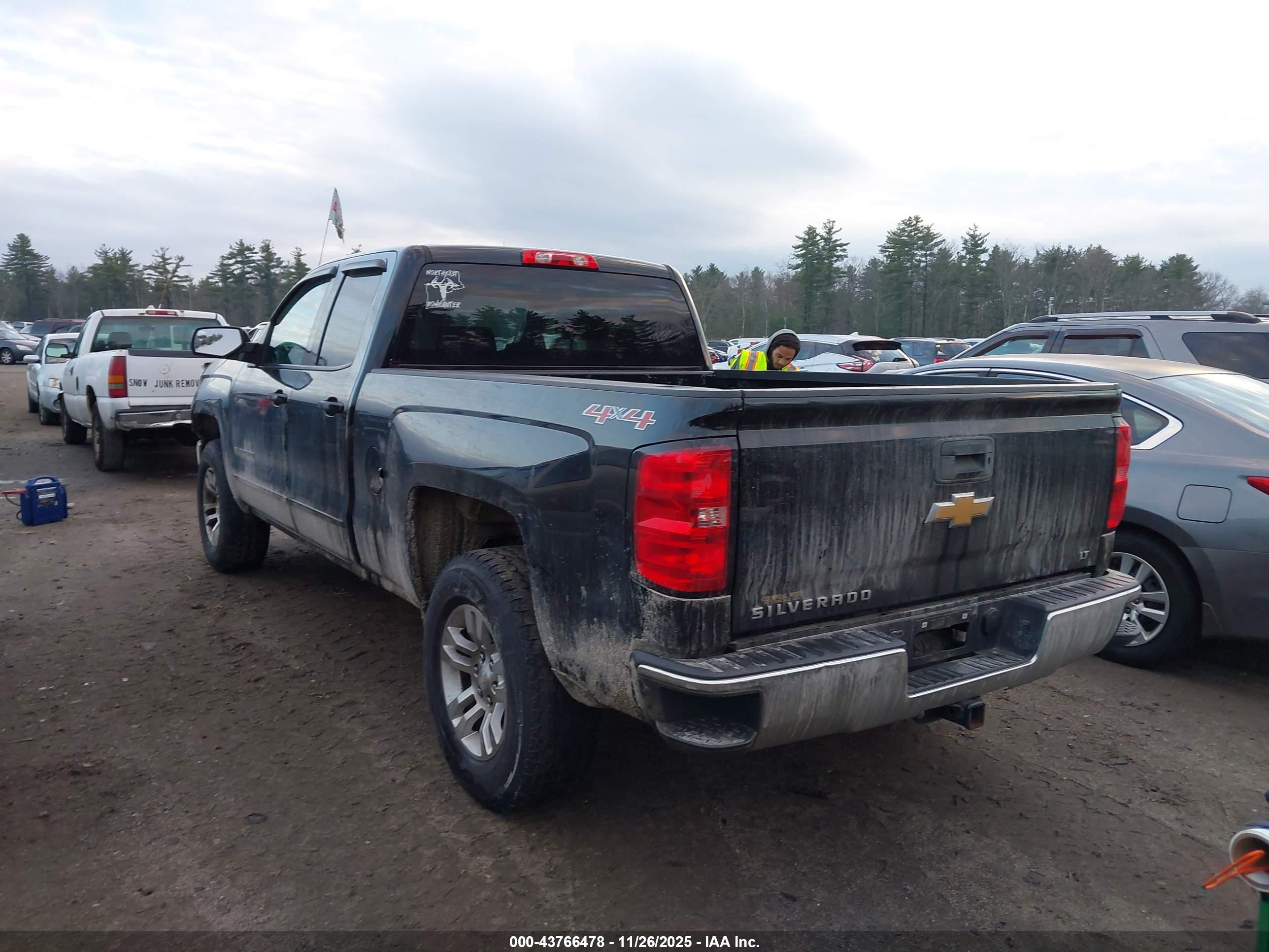 CHEVROLET SILVERADO image 3