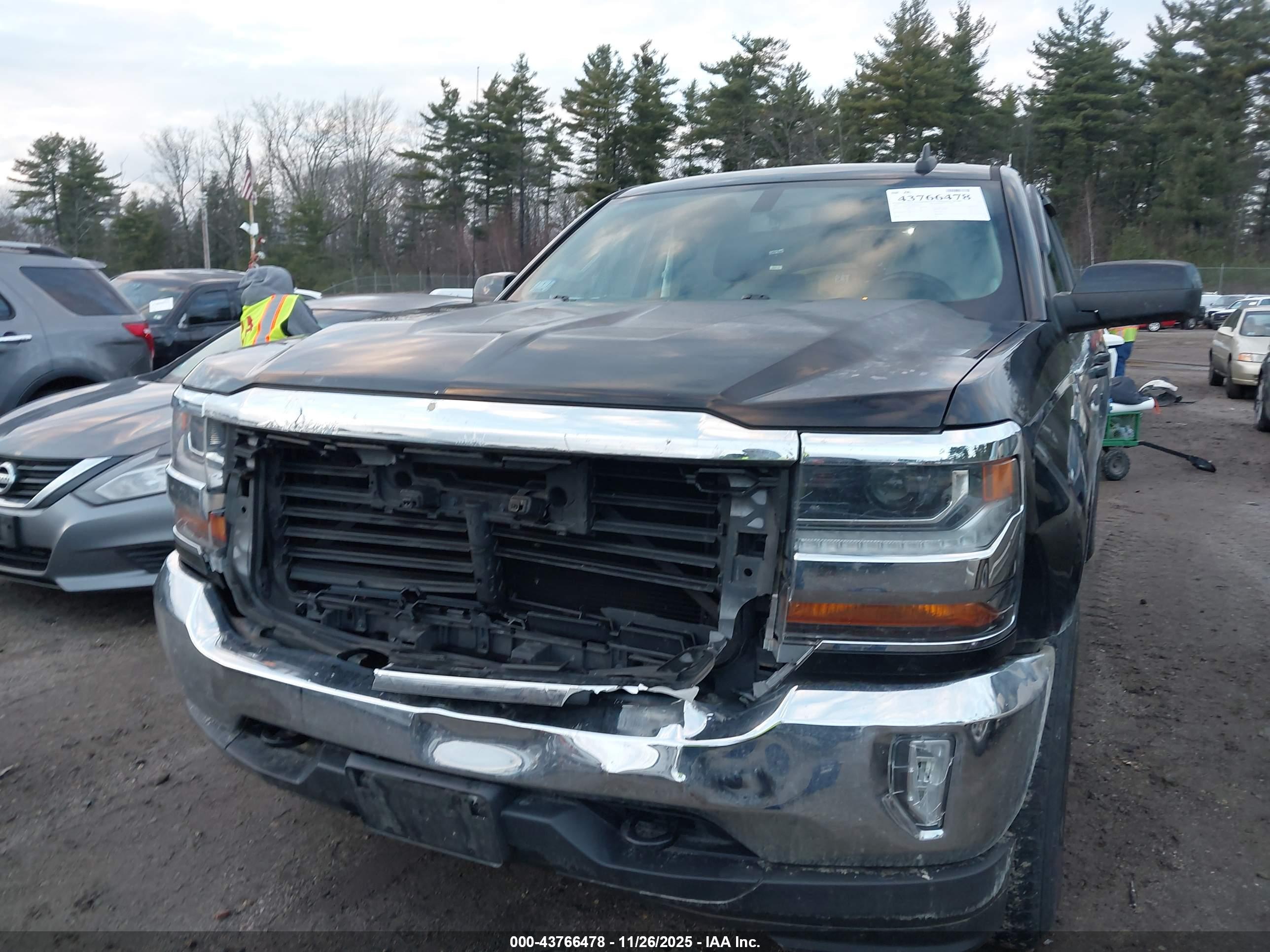 CHEVROLET SILVERADO image 6