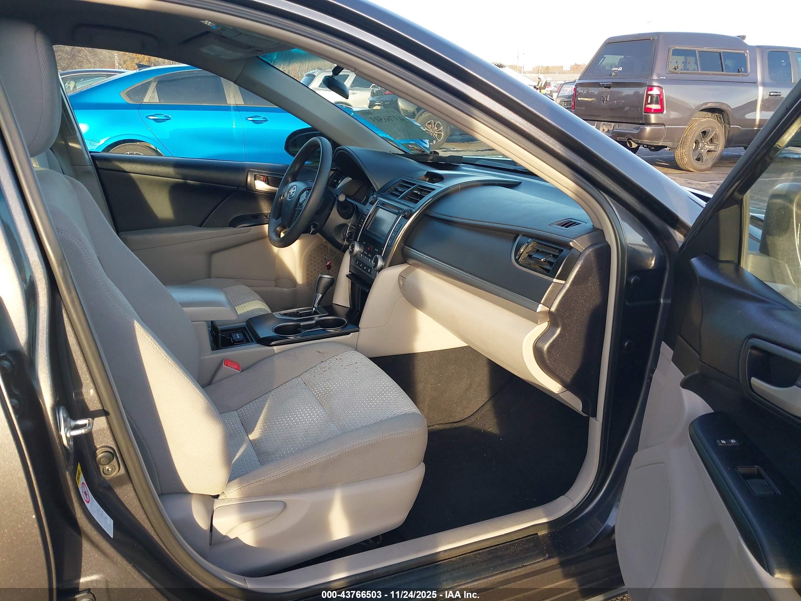 TOYOTA CAMRY image 5