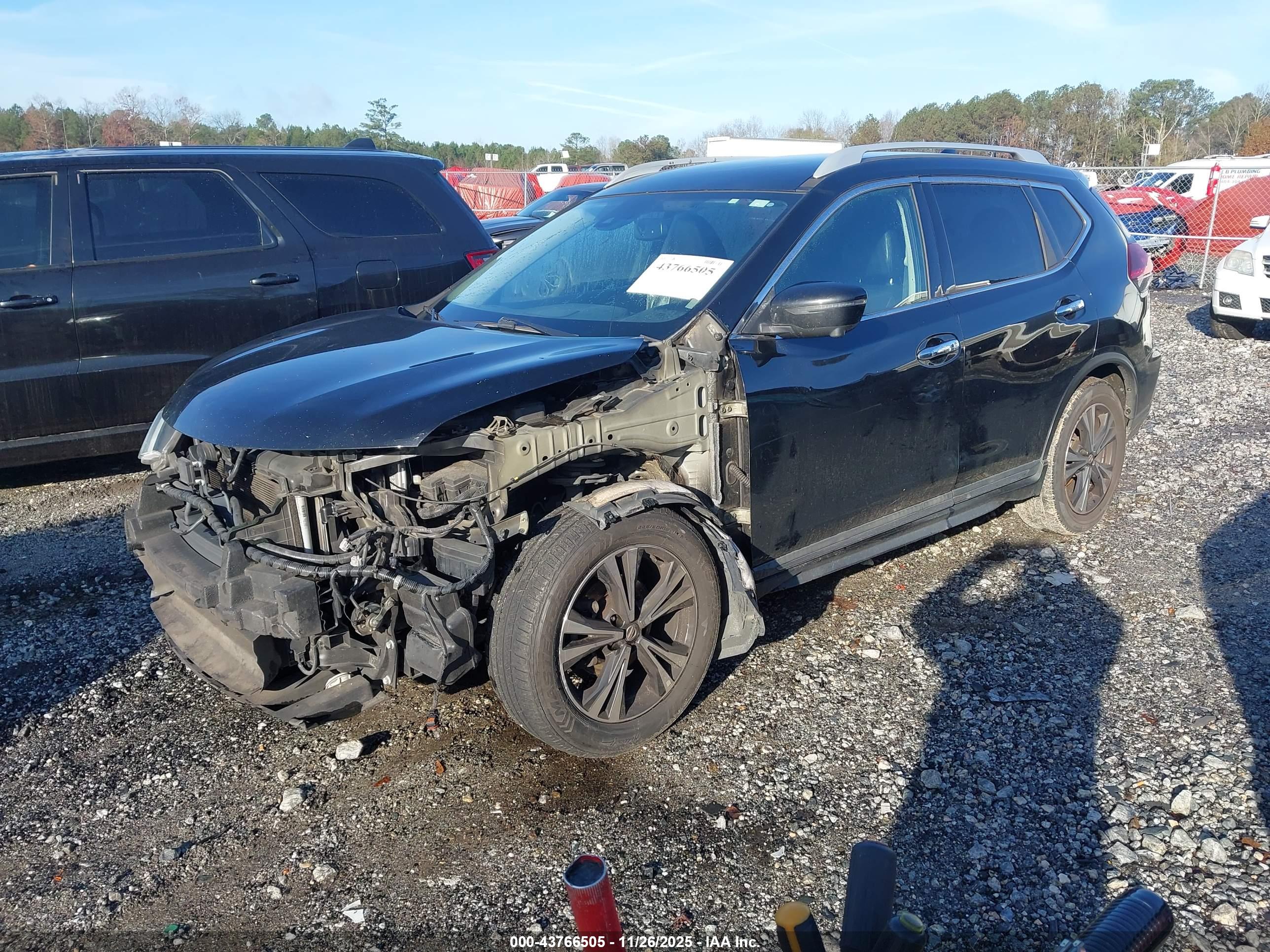 NISSAN ROGUE image 2