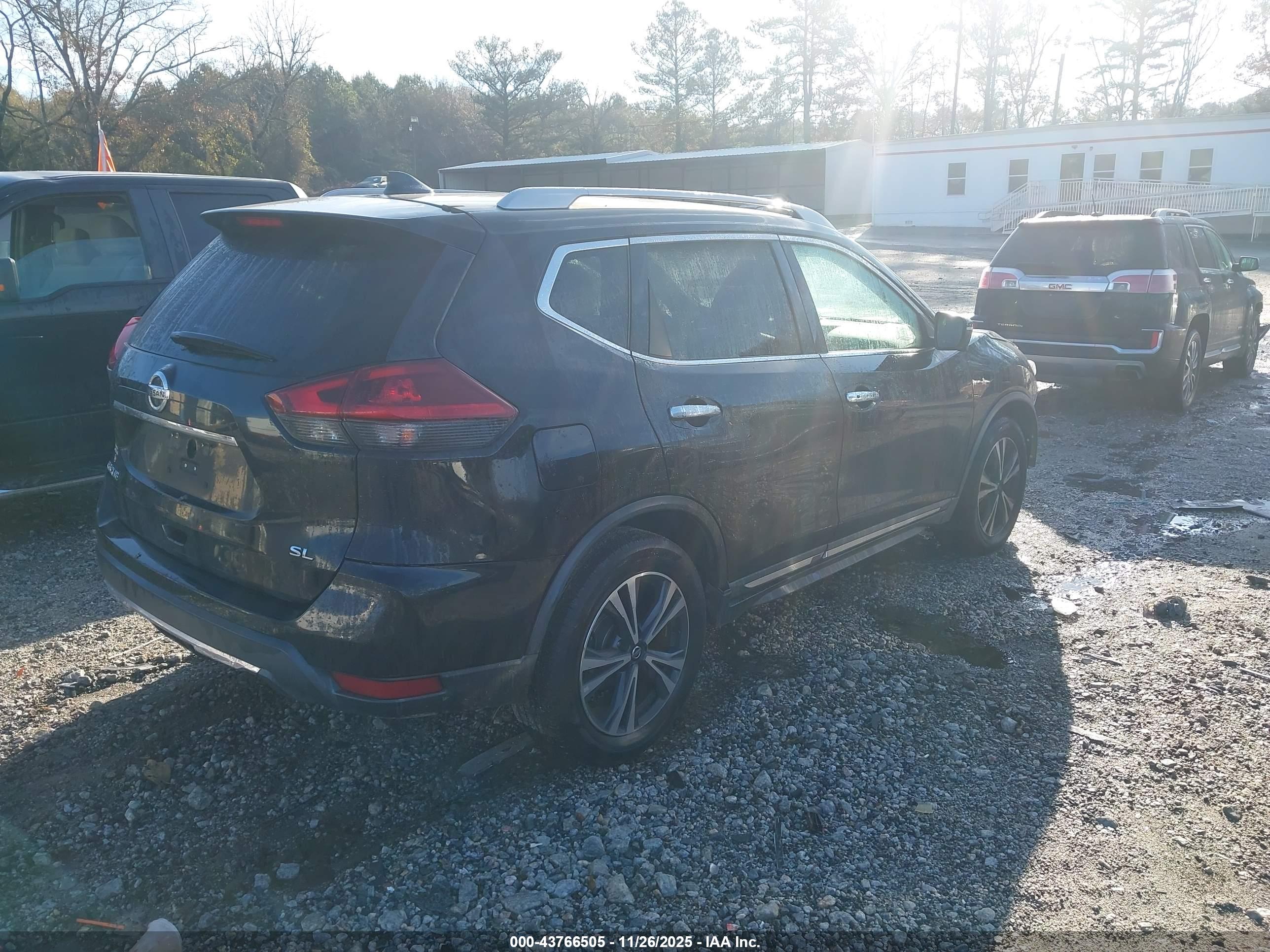 NISSAN ROGUE image 4