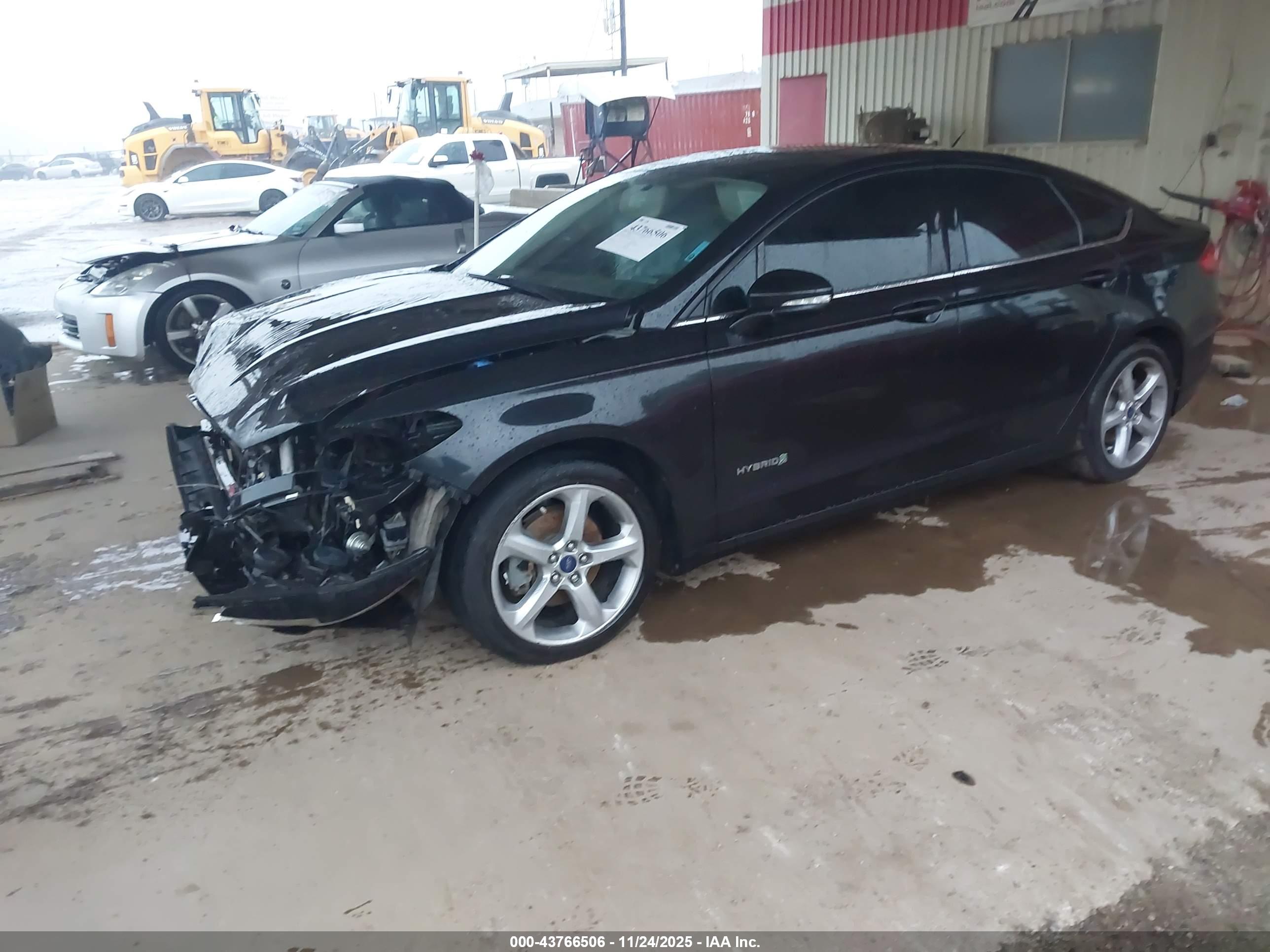 FORD FUSION image 2