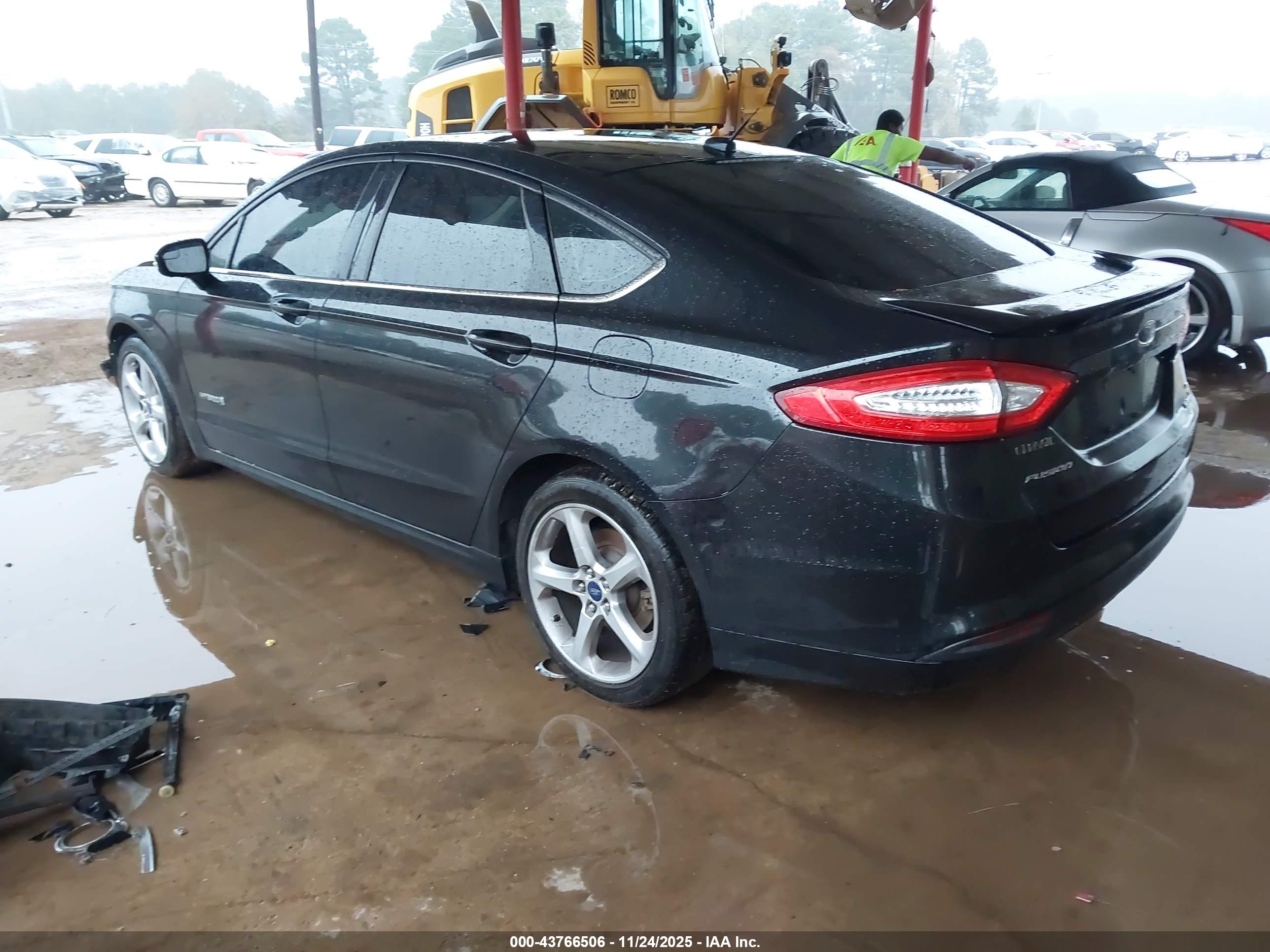 FORD FUSION image 3