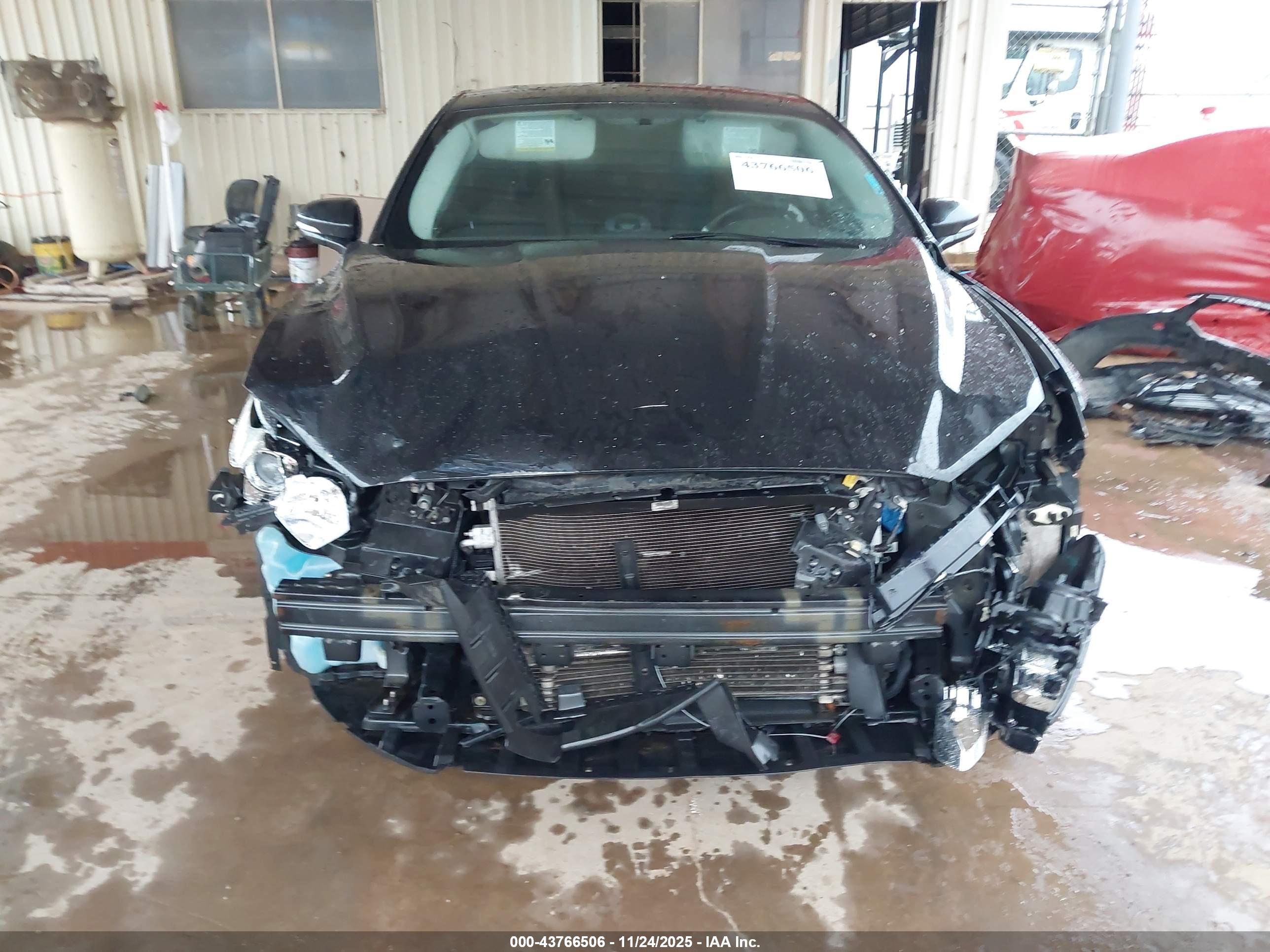 FORD FUSION image 6