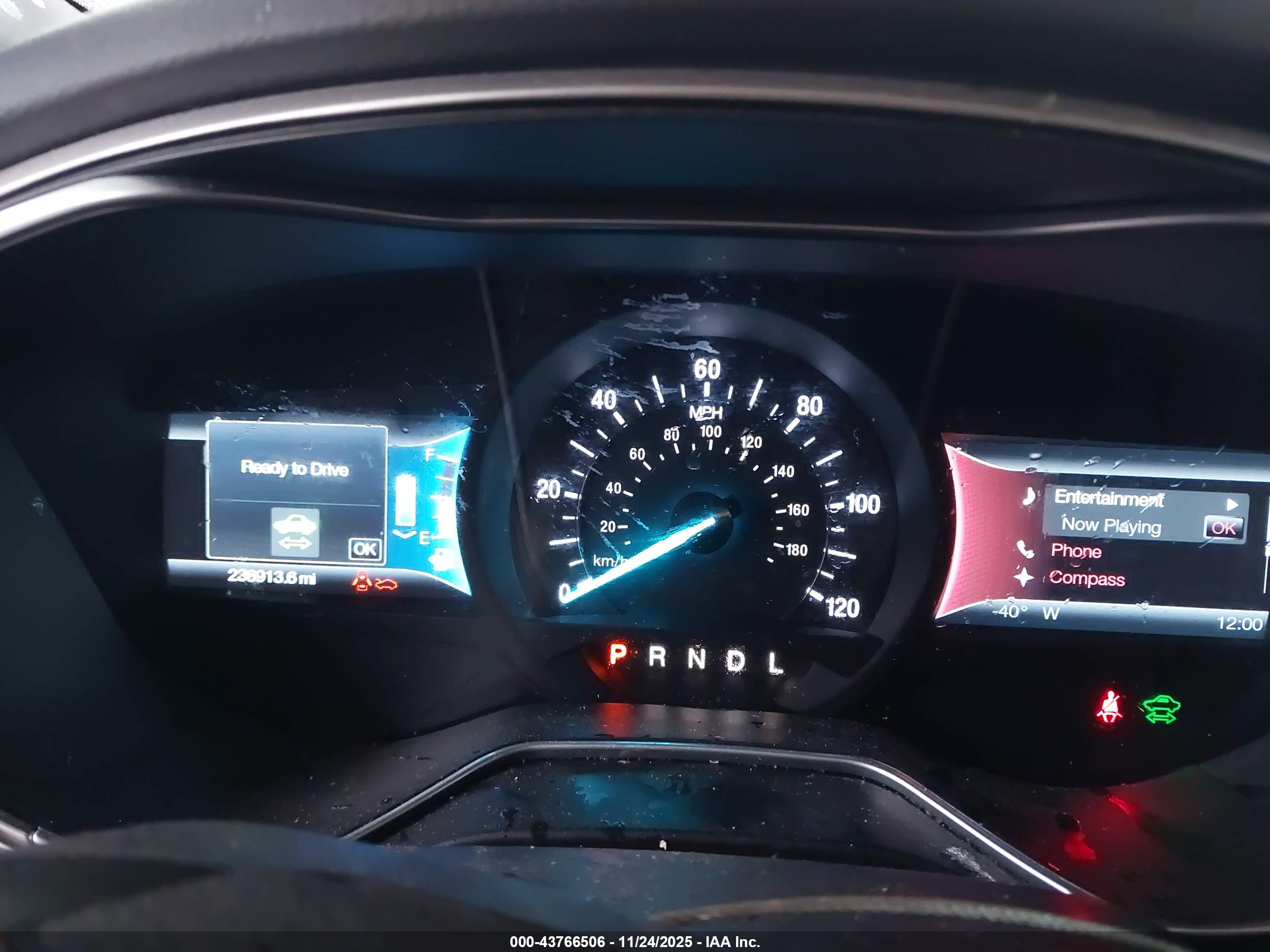 FORD FUSION image 7