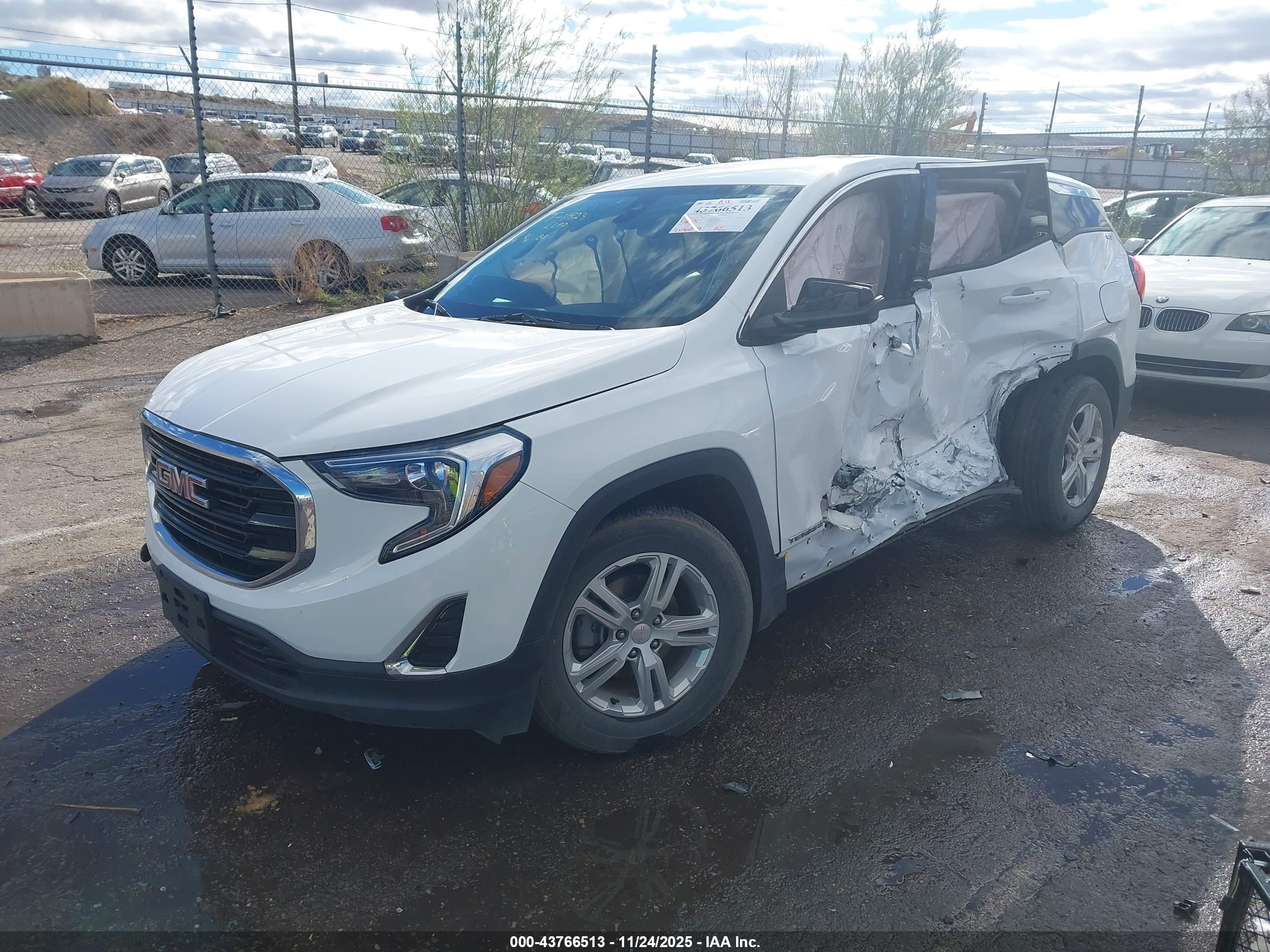 GMC TERRAIN image 2