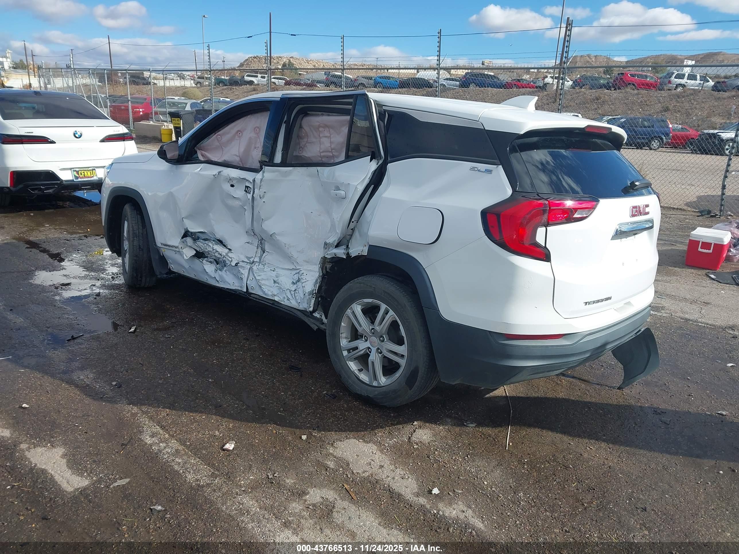 GMC TERRAIN image 3