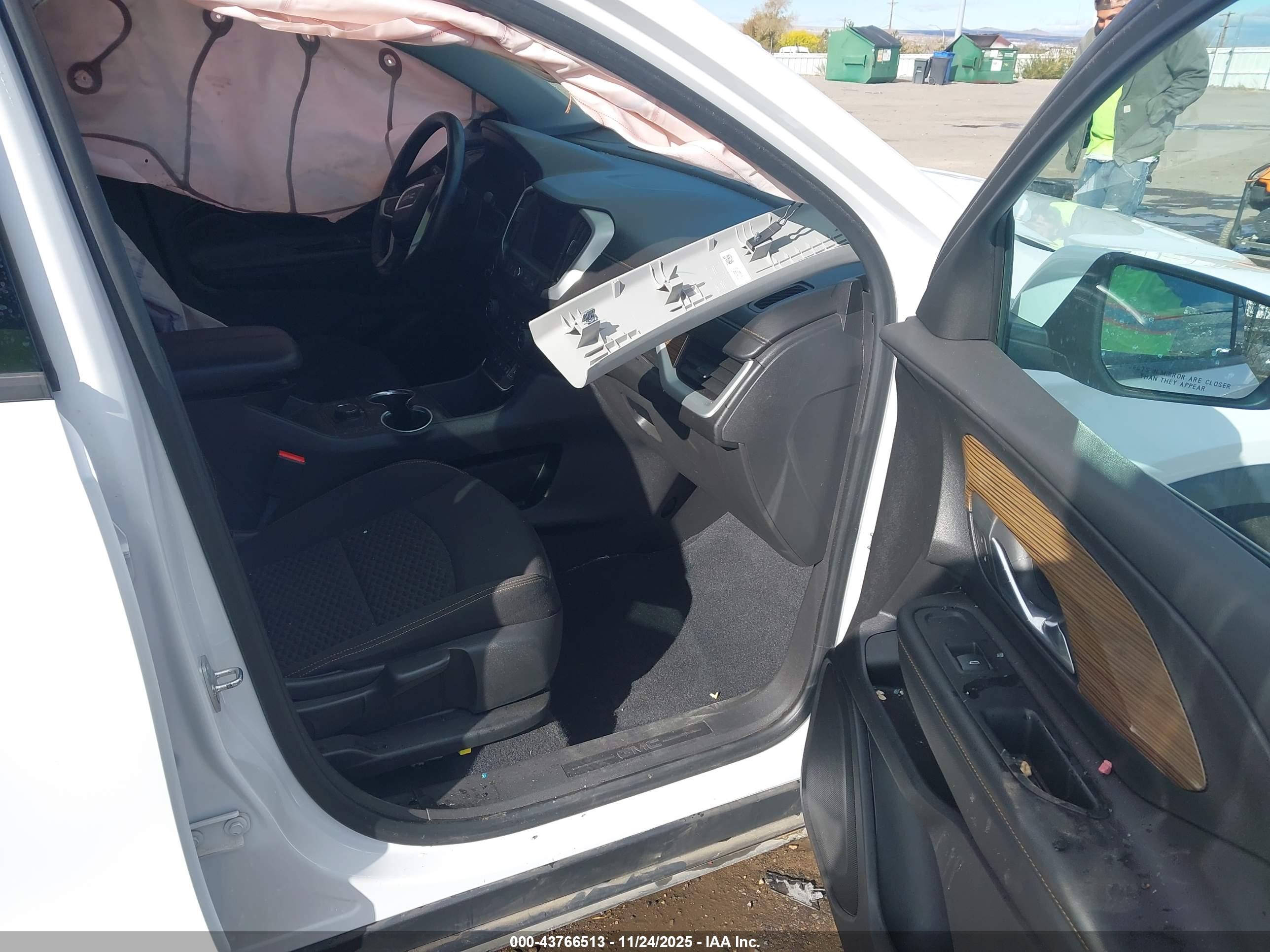 GMC TERRAIN image 5