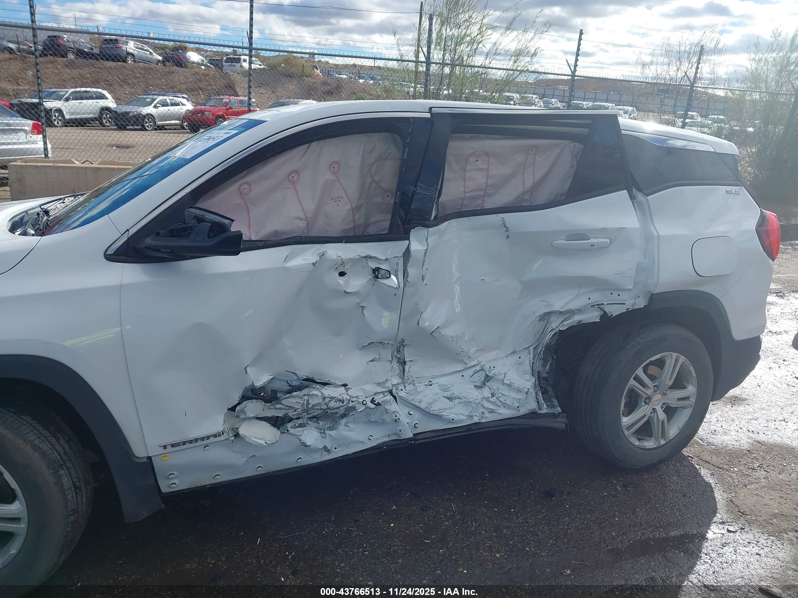 GMC TERRAIN image 6