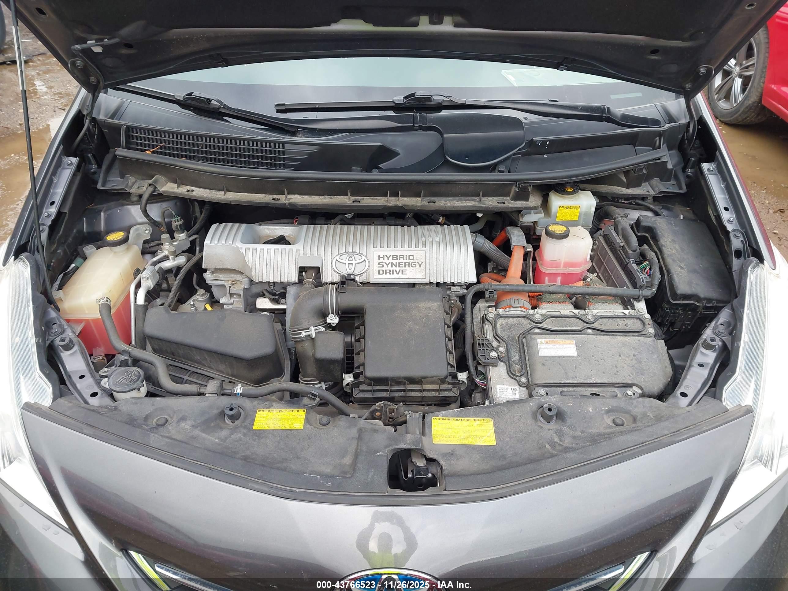 TOYOTA PRIUS image 10