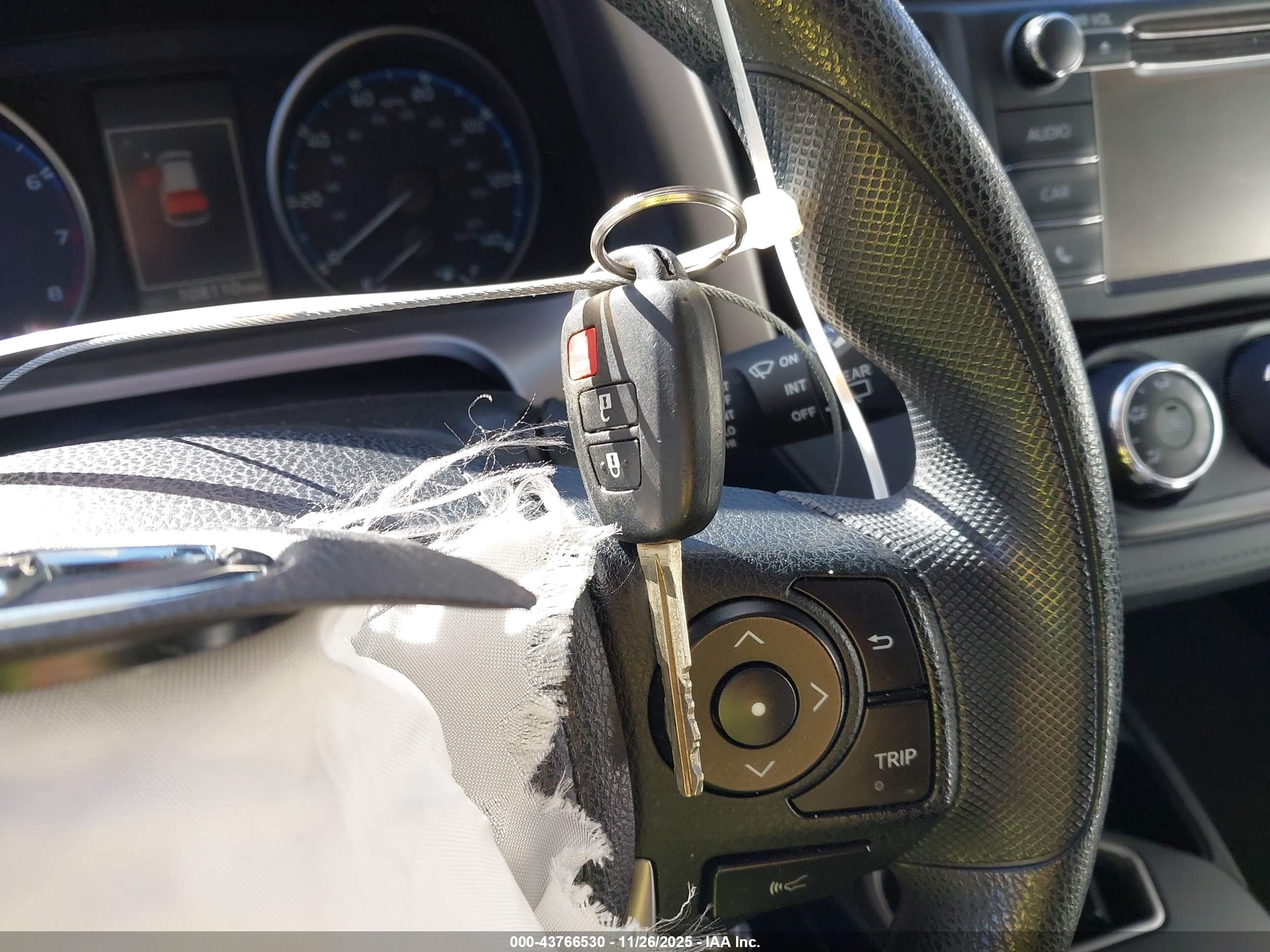 TOYOTA RAV4 image 11
