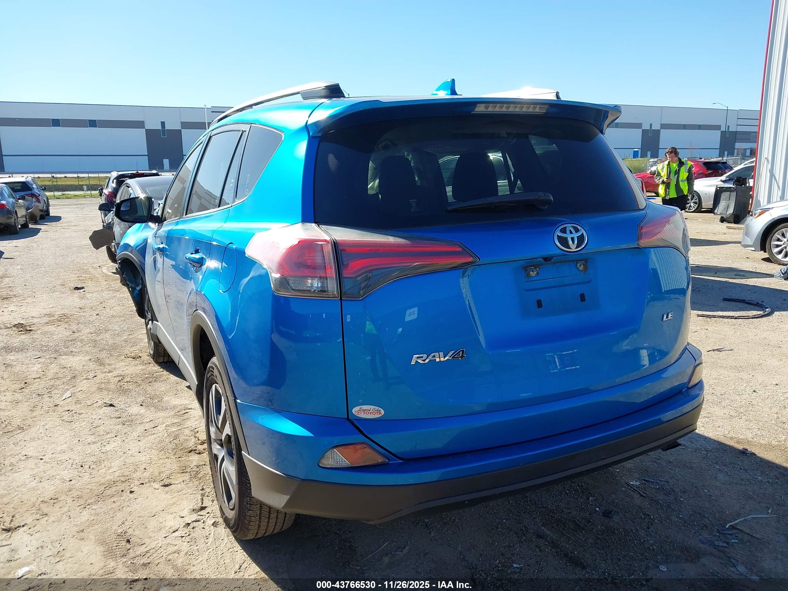 TOYOTA RAV4 image 3