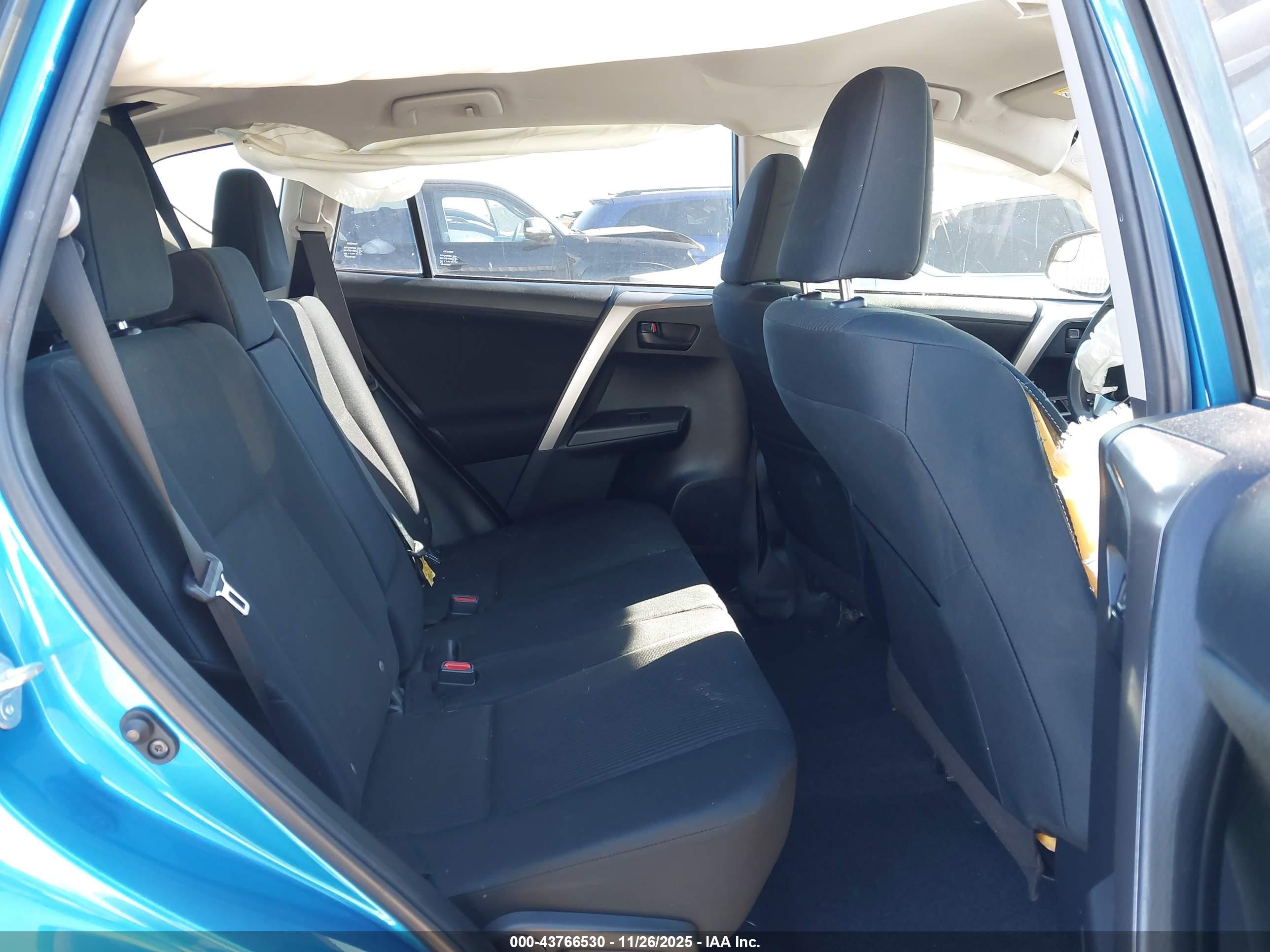 TOYOTA RAV4 image 8