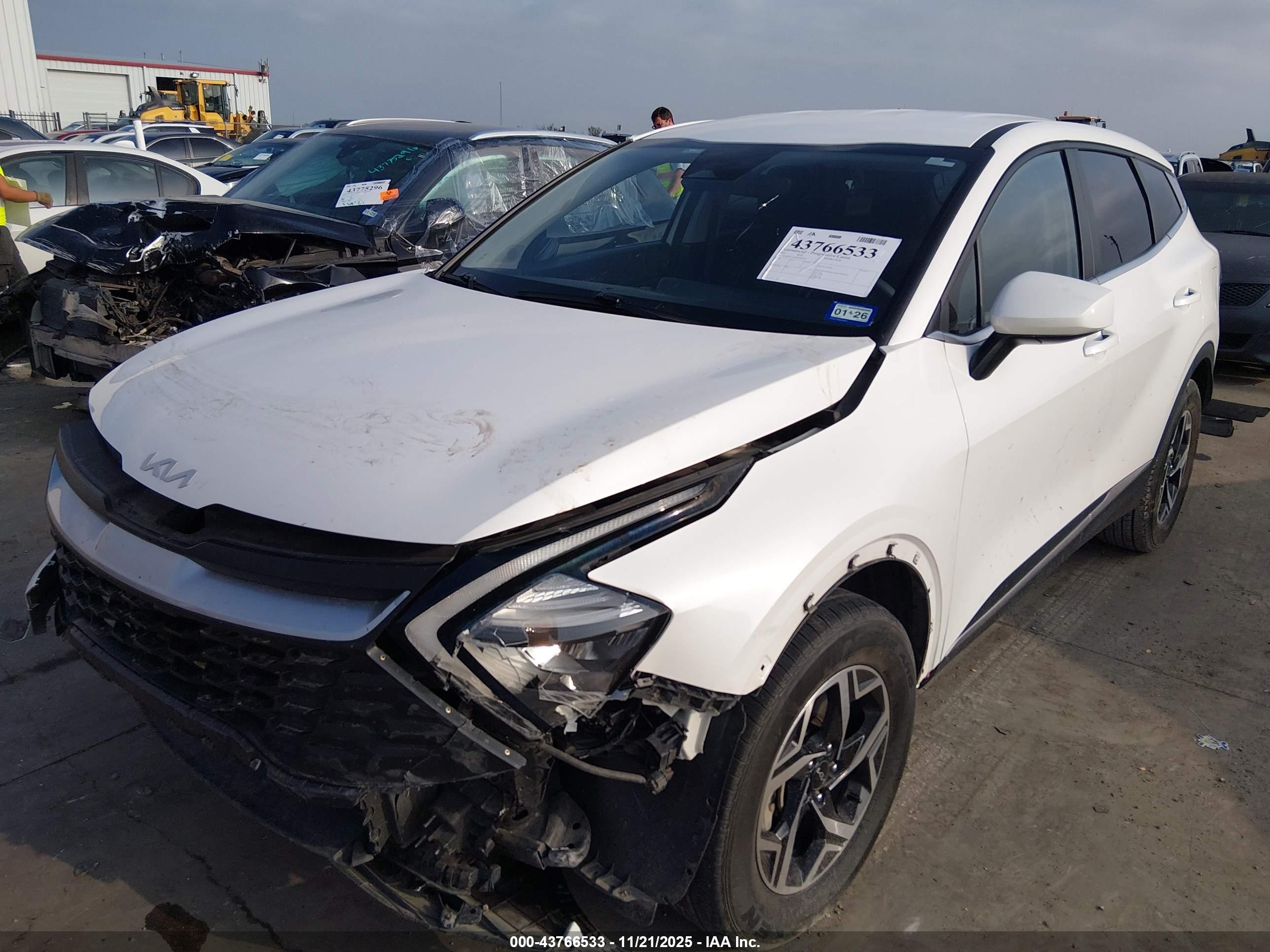 KIA SPORTAGE image 2