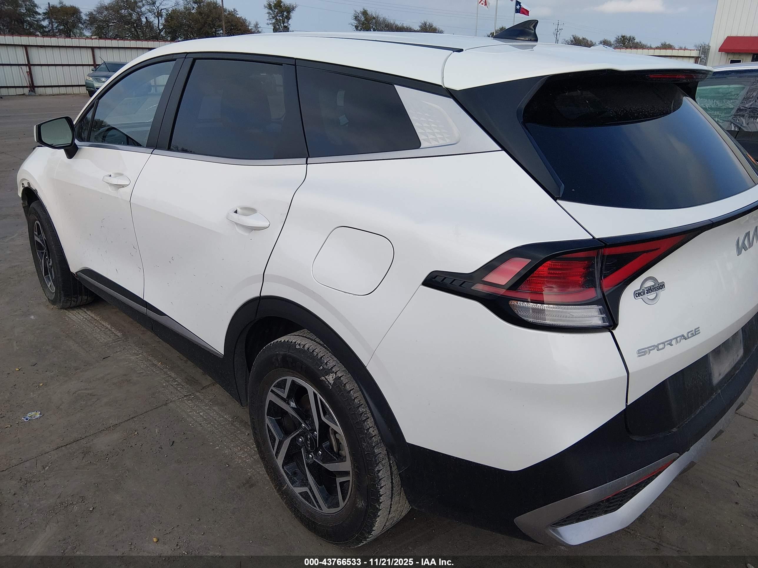 KIA SPORTAGE image 3