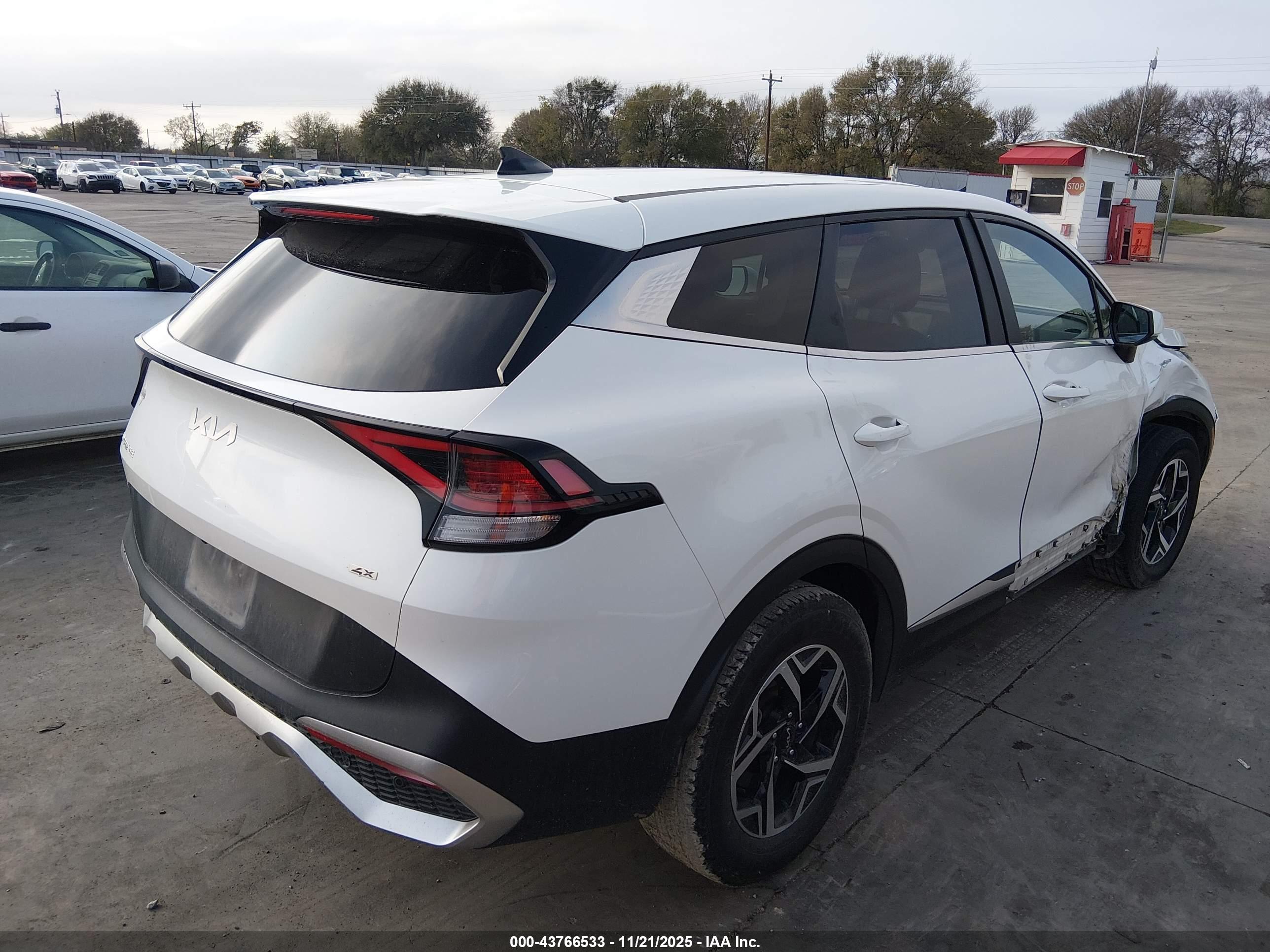 KIA SPORTAGE image 4