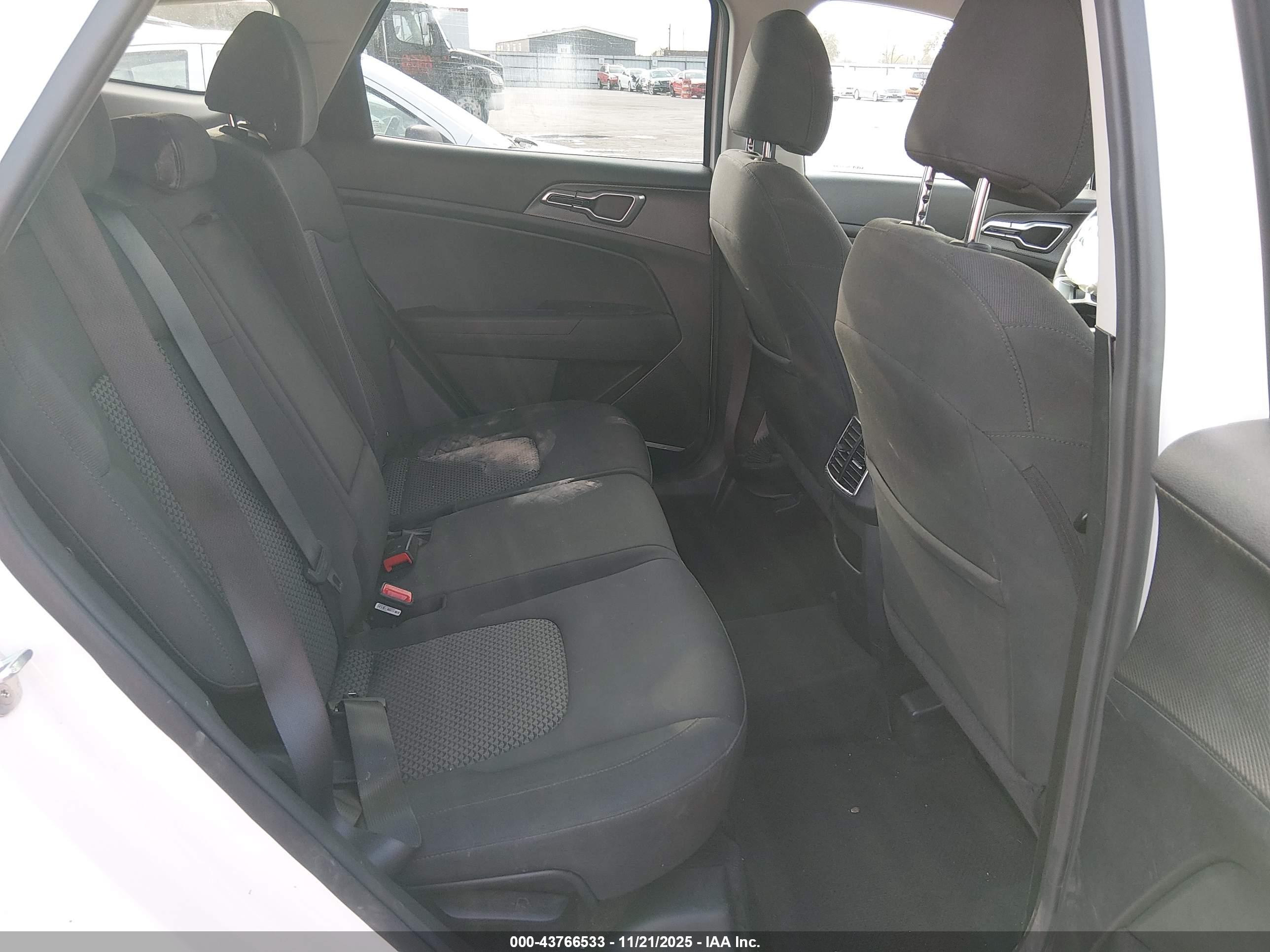 KIA SPORTAGE image 8