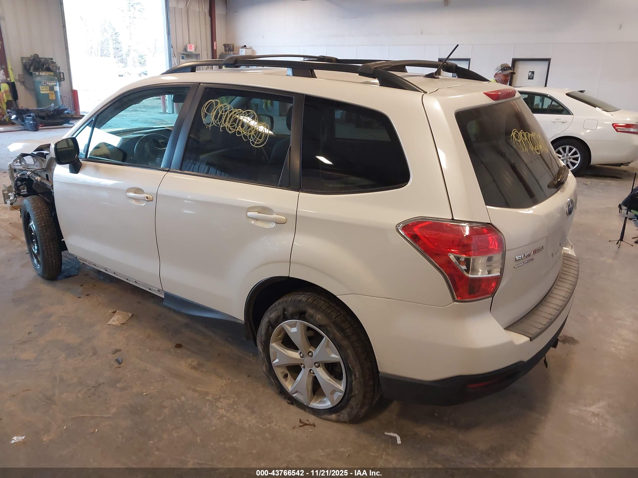 SUBARU FORESTER image 3