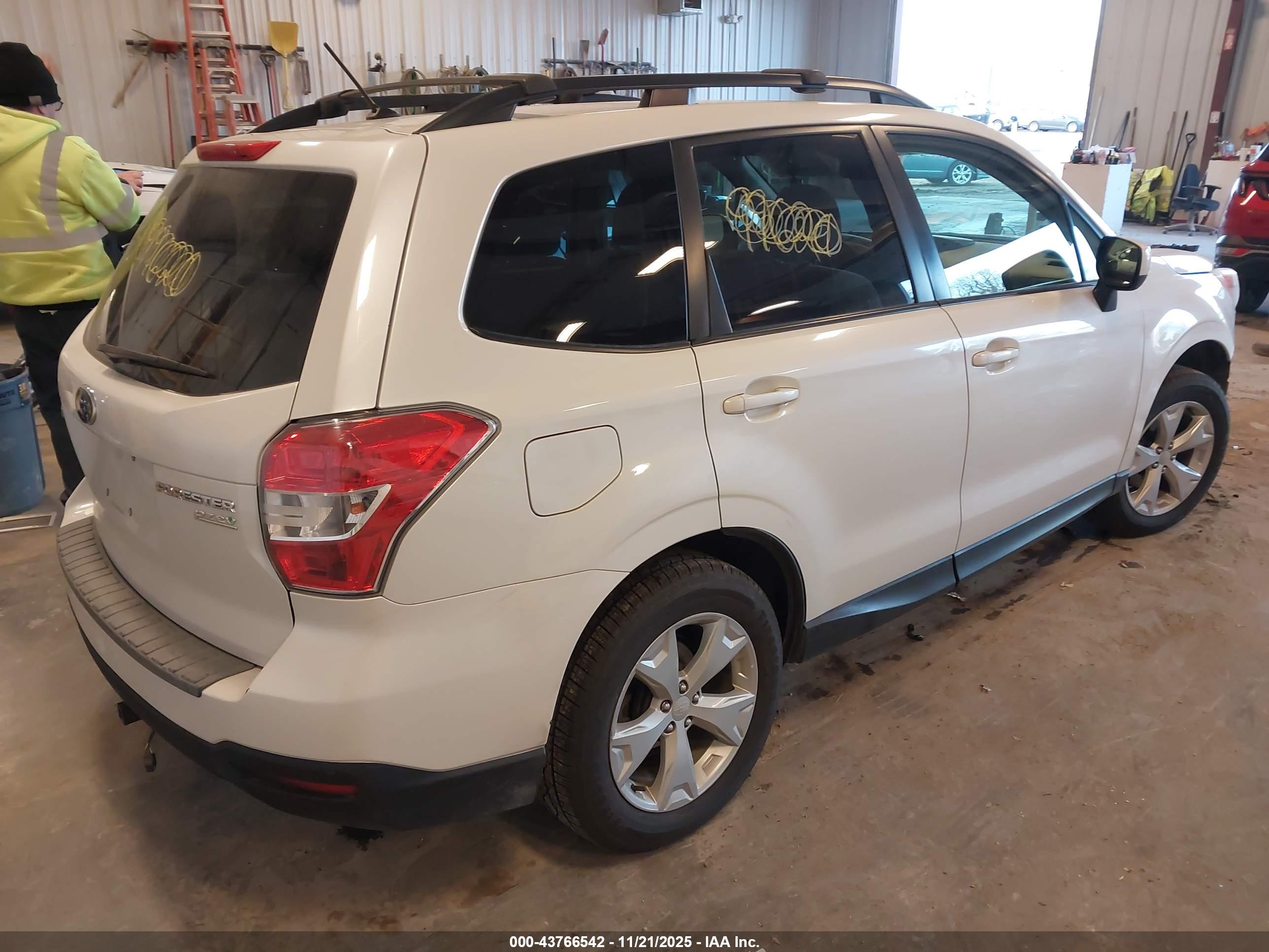 SUBARU FORESTER image 4