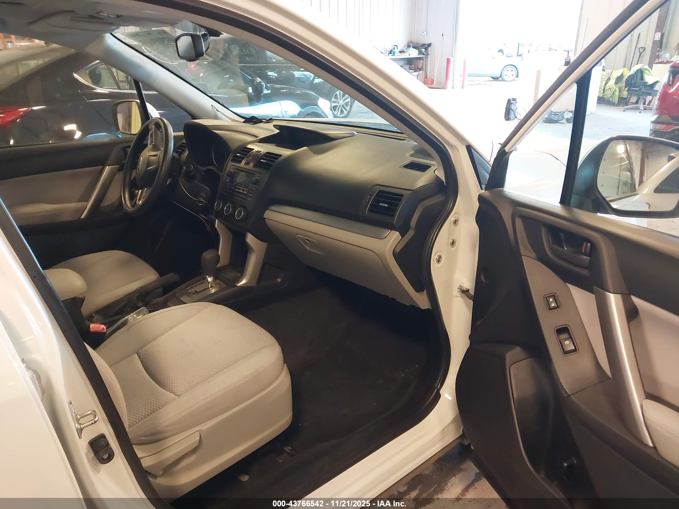SUBARU FORESTER image 5