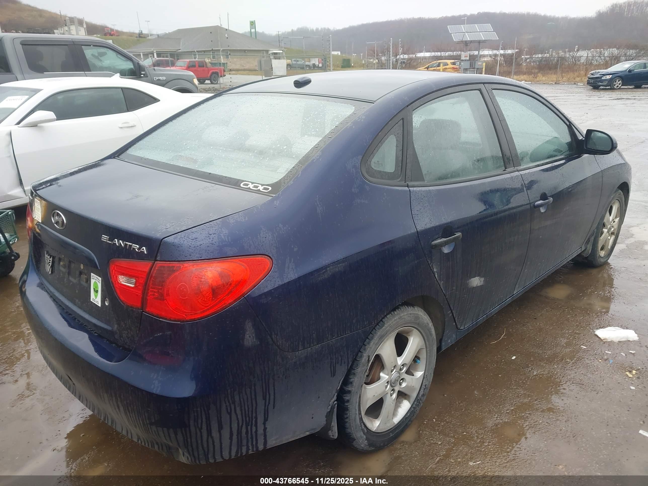 HYUNDAI ELANTRA image 4