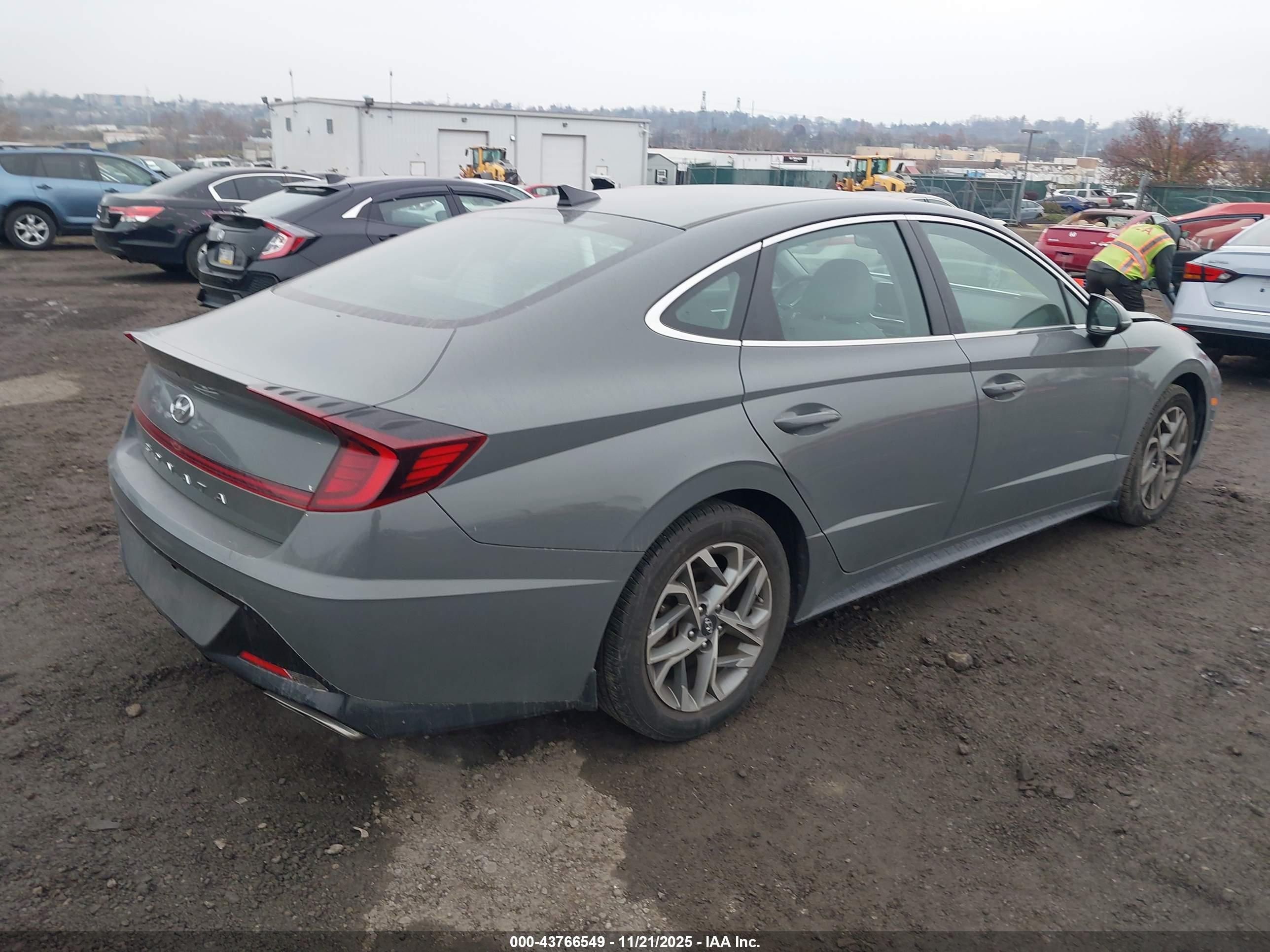 HYUNDAI SONATA image 4