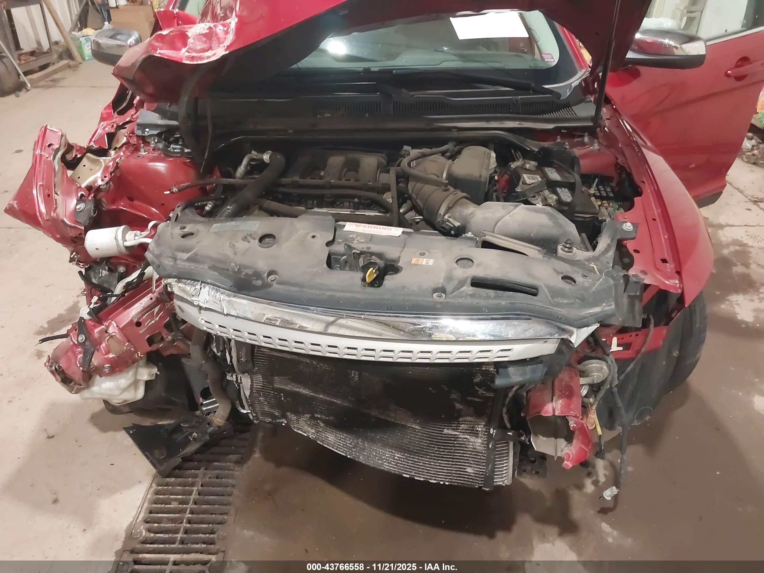 FORD TAURUS image 10