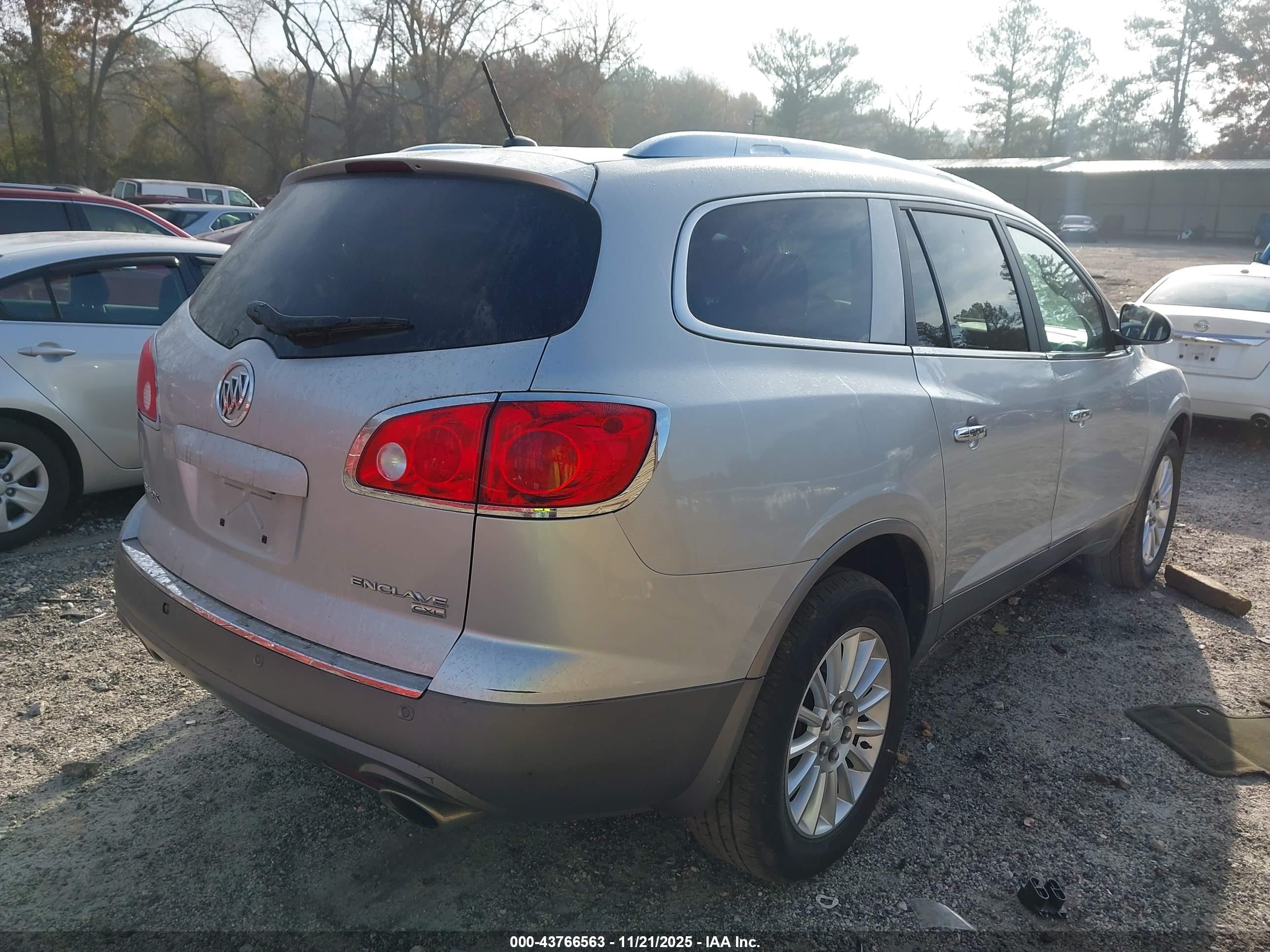 BUICK ENCLAVE image 4