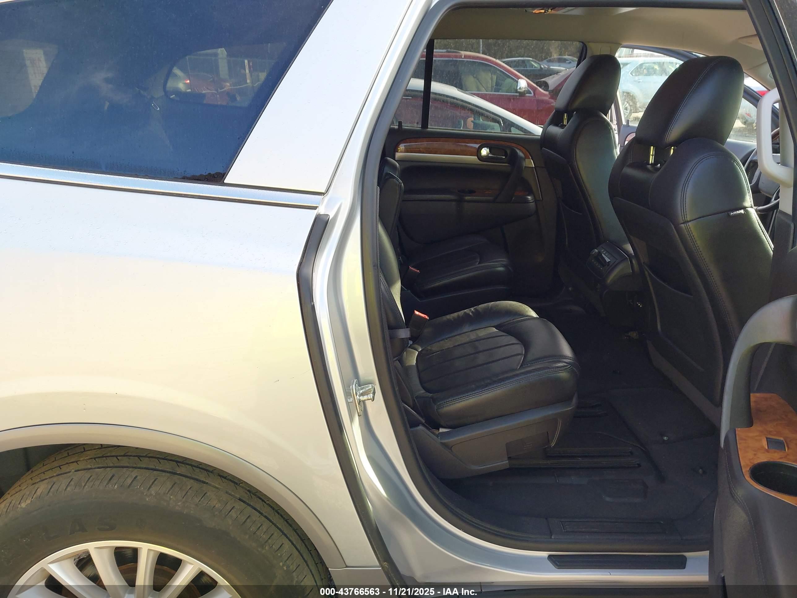 BUICK ENCLAVE image 8