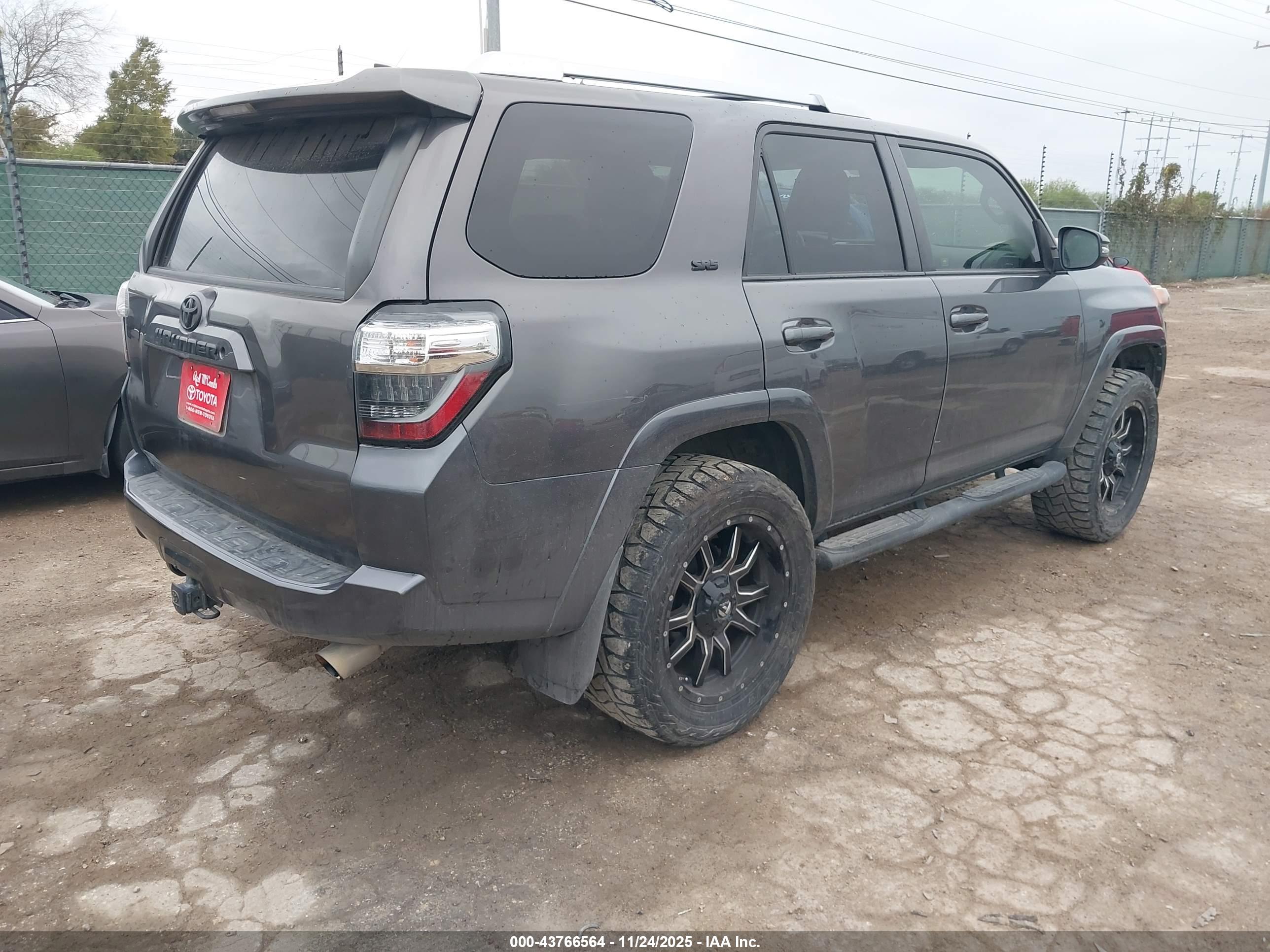 TOYOTA 4RUNNER image 4