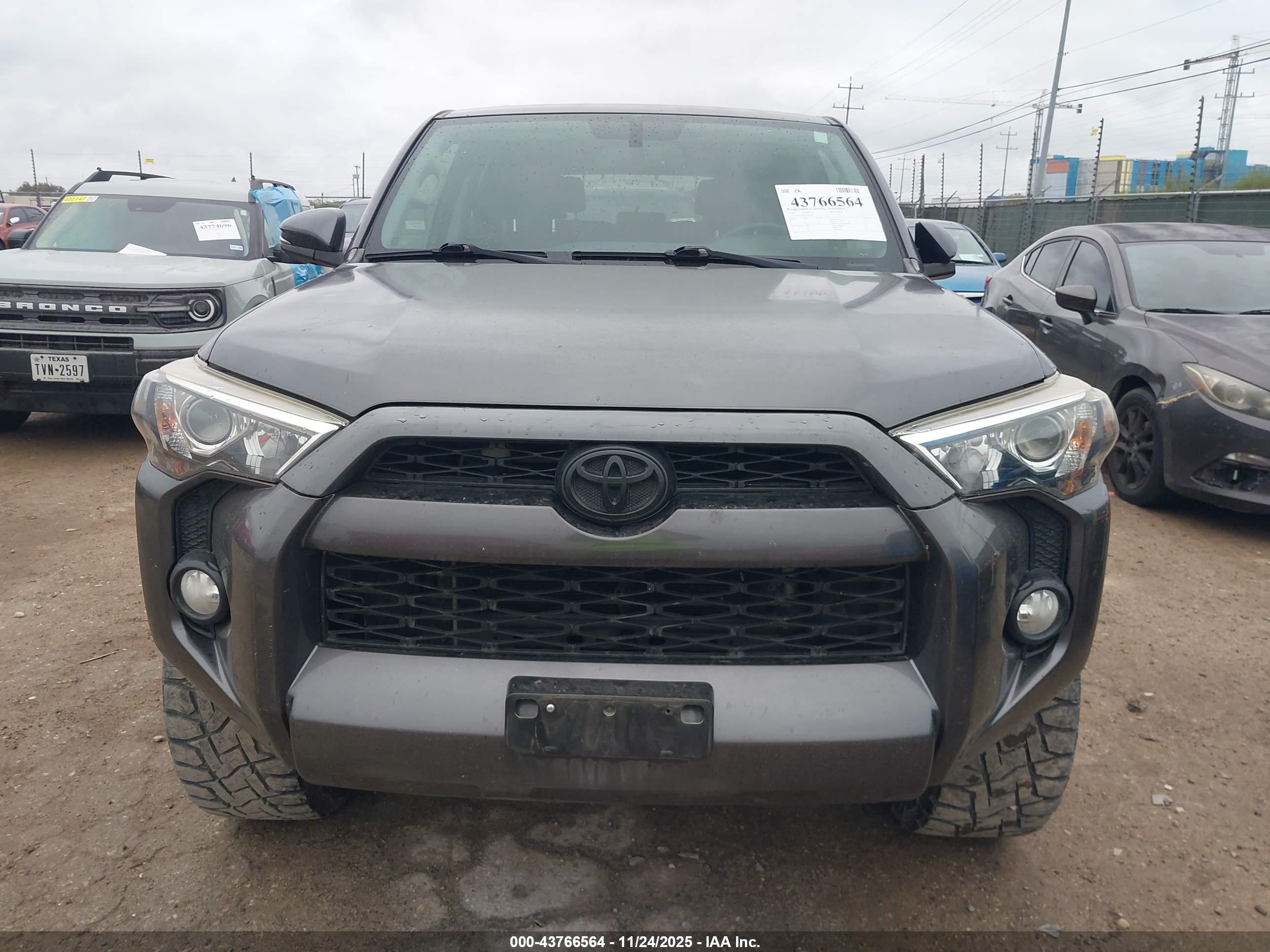 TOYOTA 4RUNNER image 6