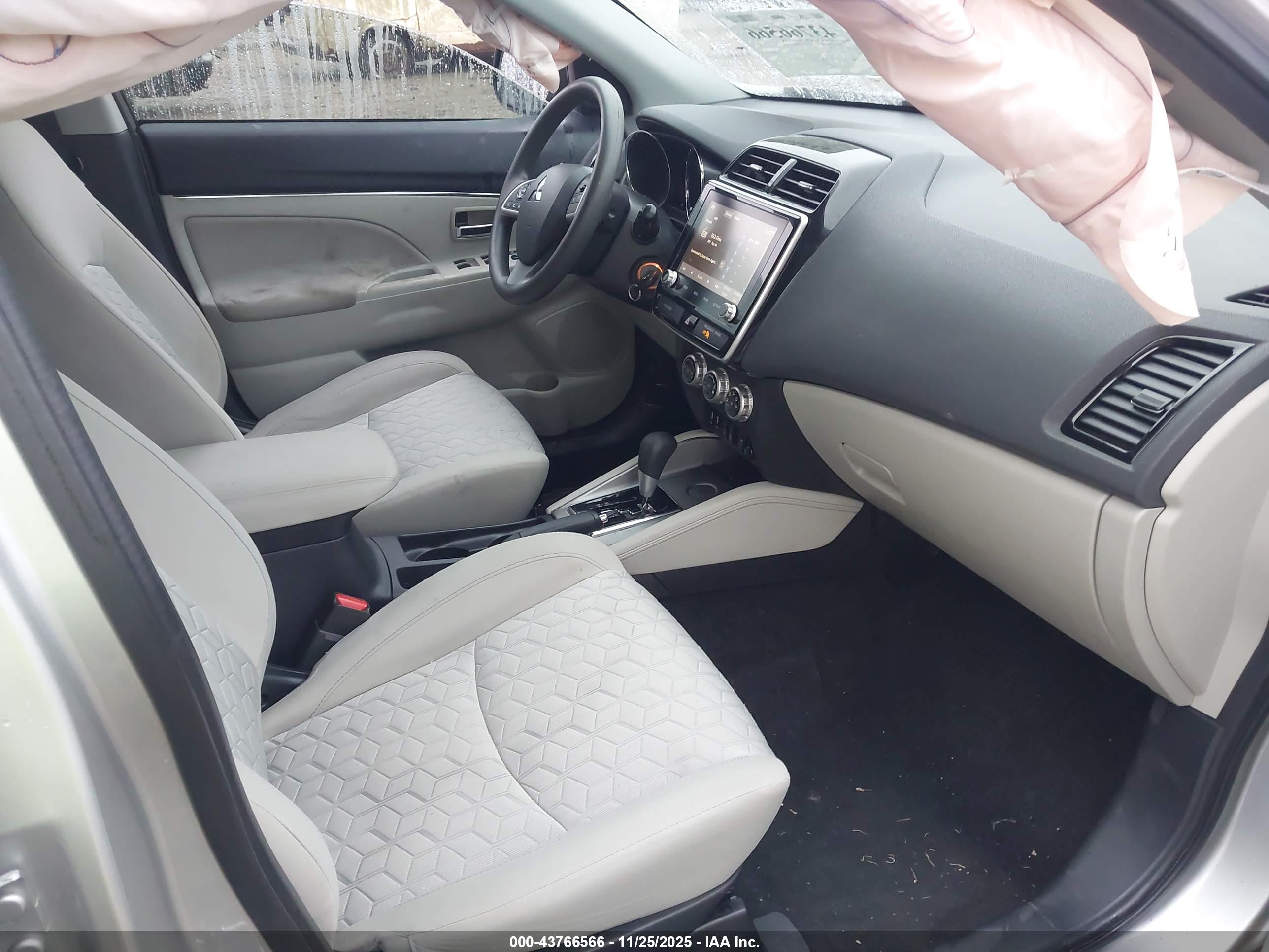 MITSUBISHI OUTLANDER image 5