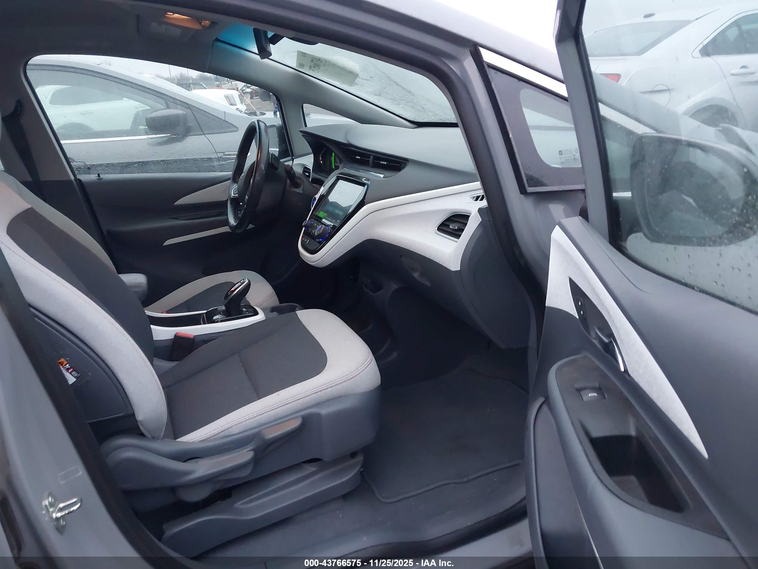 CHEVROLET BOLT image 5