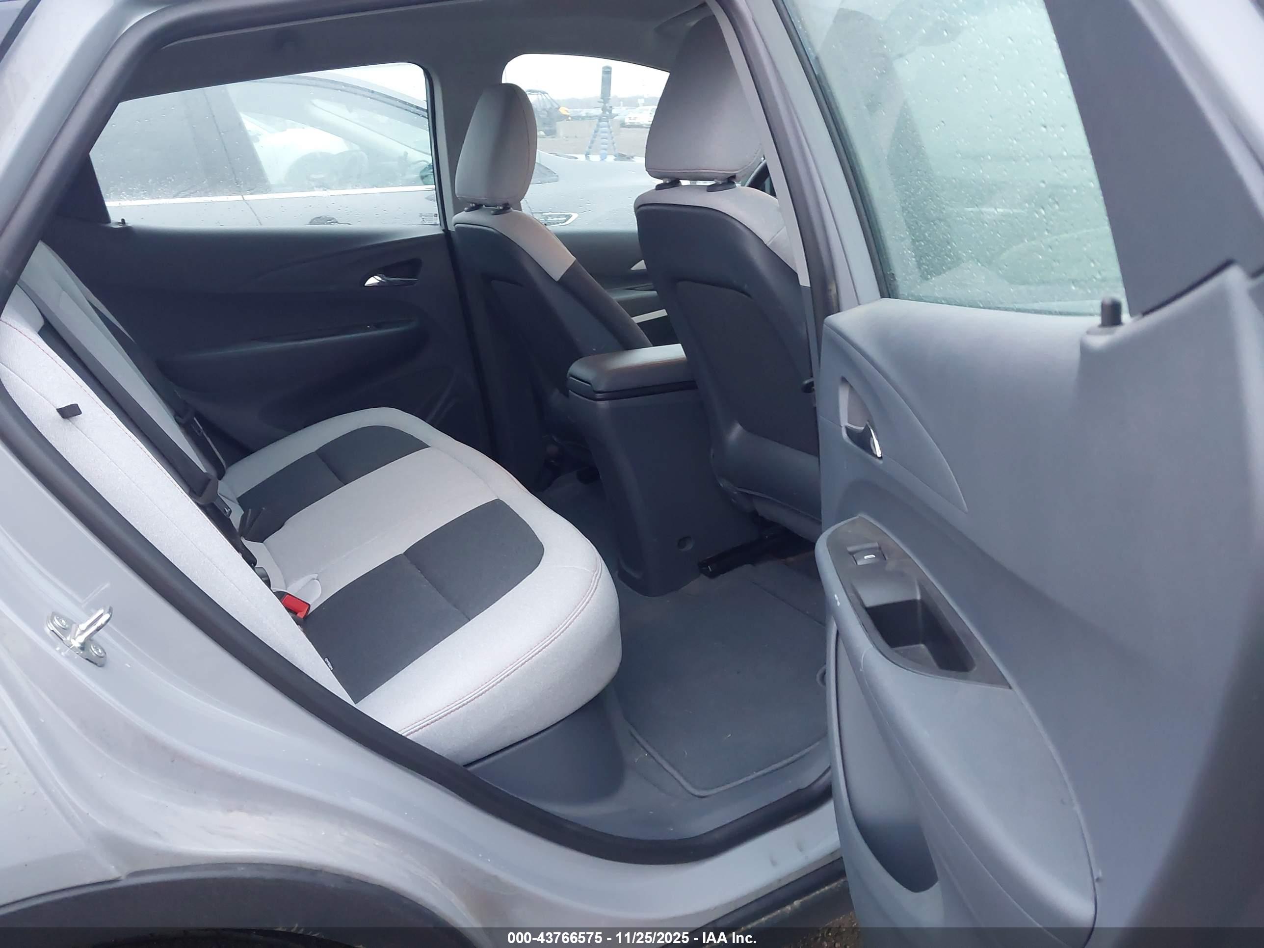 CHEVROLET BOLT image 8