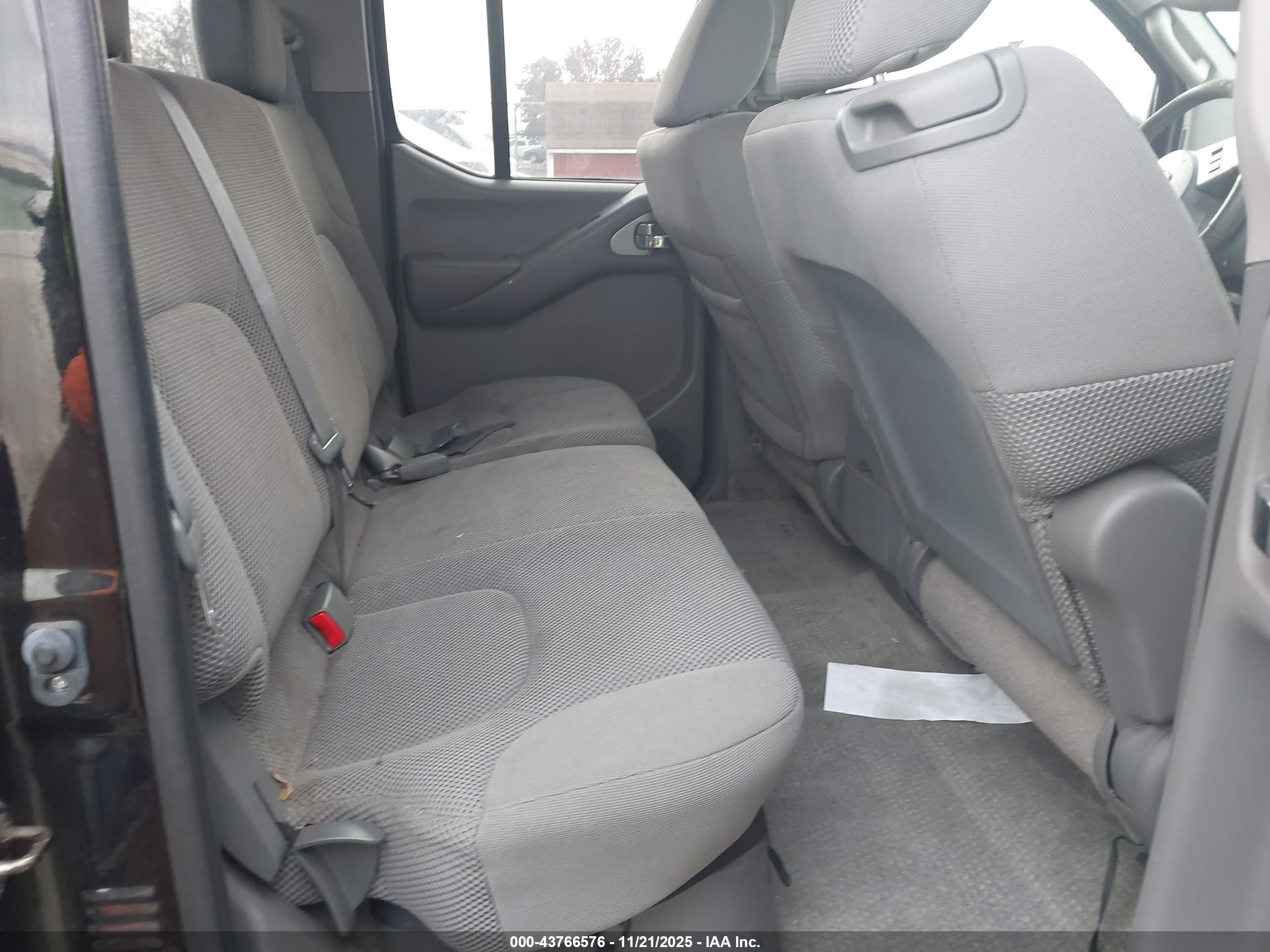NISSAN FRONTIER image 8